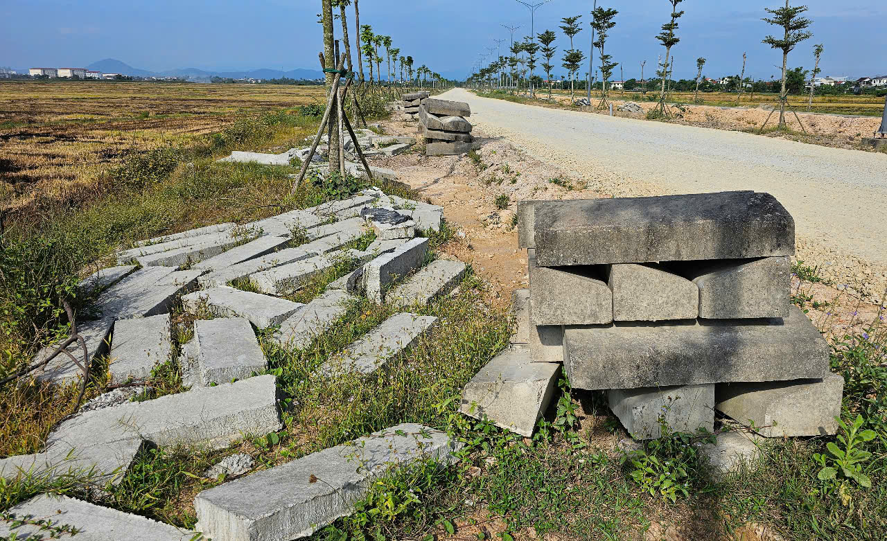 Tuyến đường 5km ở Huế thi c&ocirc;ng 7 năm chưa xong: Nh&agrave; thầu cam kết về đ&iacute;ch trước 30/7- Ảnh 6.