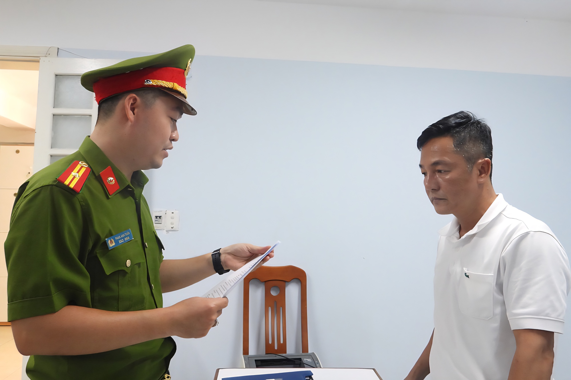 Bắt giữ chủ tịch c&ocirc;ng ty khai th&aacute;c c&aacute;t cho giang hồ ch&eacute;m cổ đ&ocirc;ng- Ảnh 1.