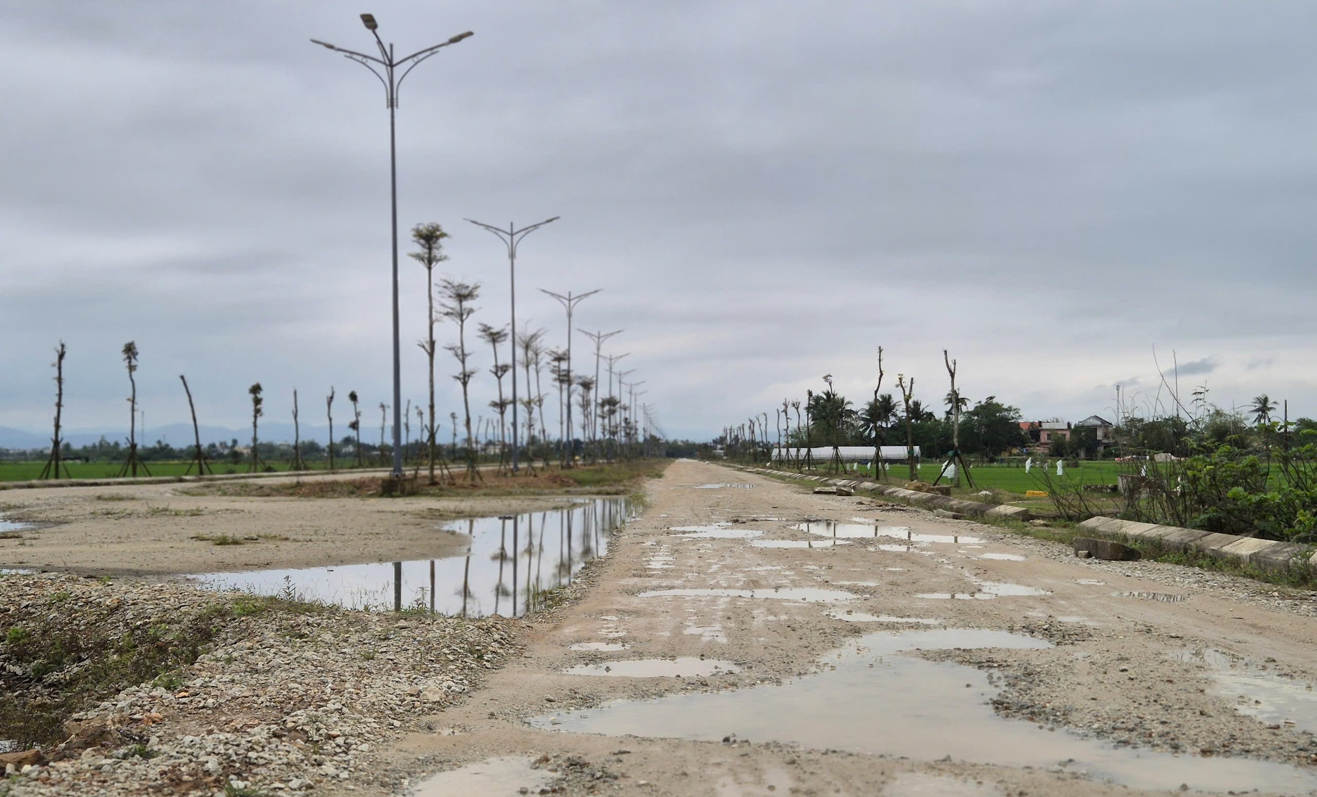 Tuyến đường 5km ở Huế thi c&ocirc;ng 7 năm chưa xong: Nh&agrave; thầu cam kết về đ&iacute;ch trước 30/7- Ảnh 9.