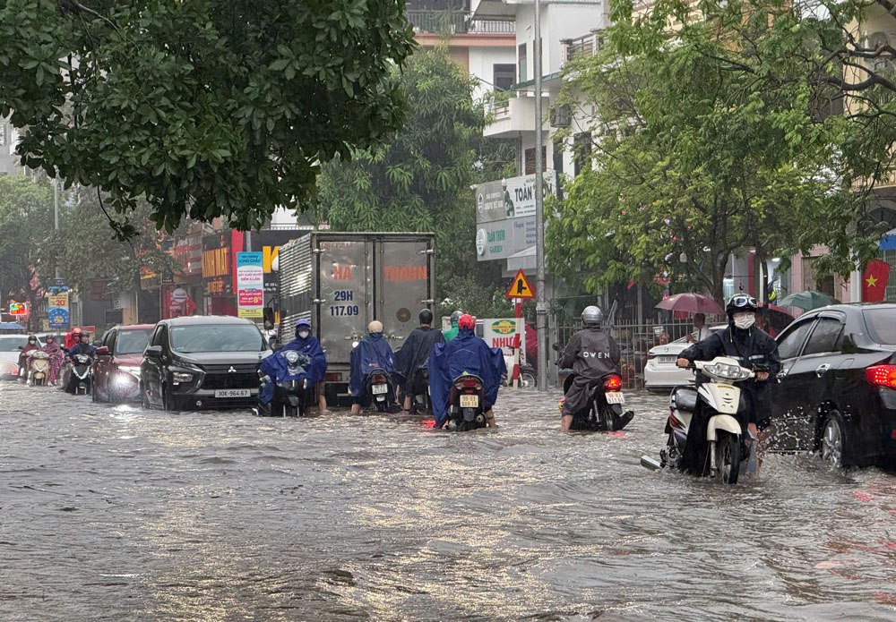 V&igrave; sao nhiều tuyến đường ở TP Bắc Giang ngập s&acirc;u k&eacute;o d&agrave;i sau mưa lớn?- Ảnh 1.