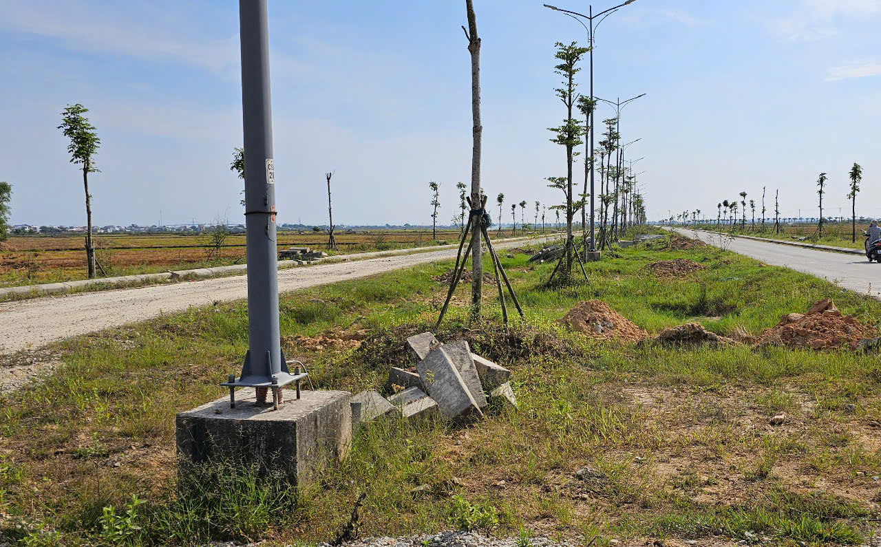 Tuyến đường 5km ở Huế thi c&ocirc;ng 7 năm chưa xong: Nh&agrave; thầu cam kết về đ&iacute;ch trước 30/7- Ảnh 14.