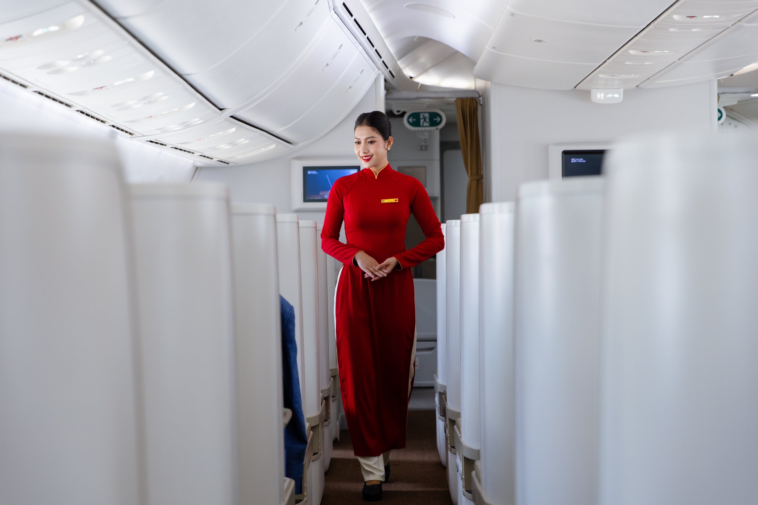 Vietnam Airlines t&aacute;i hiện lịch sử đồng phục tiếp vi&ecirc;n tr&ecirc;n những chuyến bay đặc biệt- Ảnh 7.