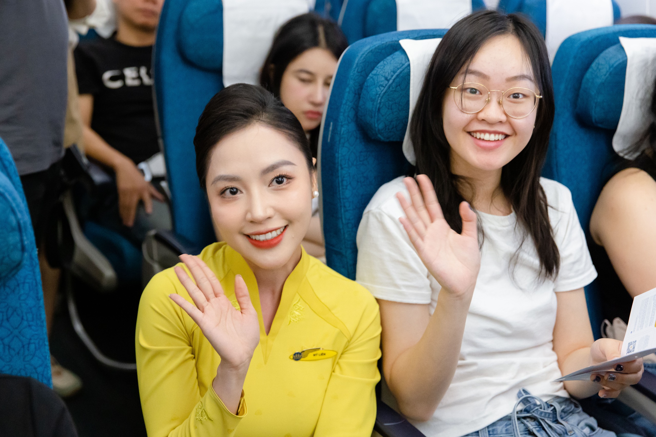 Vietnam Airlines t&aacute;i hiện lịch sử đồng phục tiếp vi&ecirc;n tr&ecirc;n những chuyến bay đặc biệt- Ảnh 9.