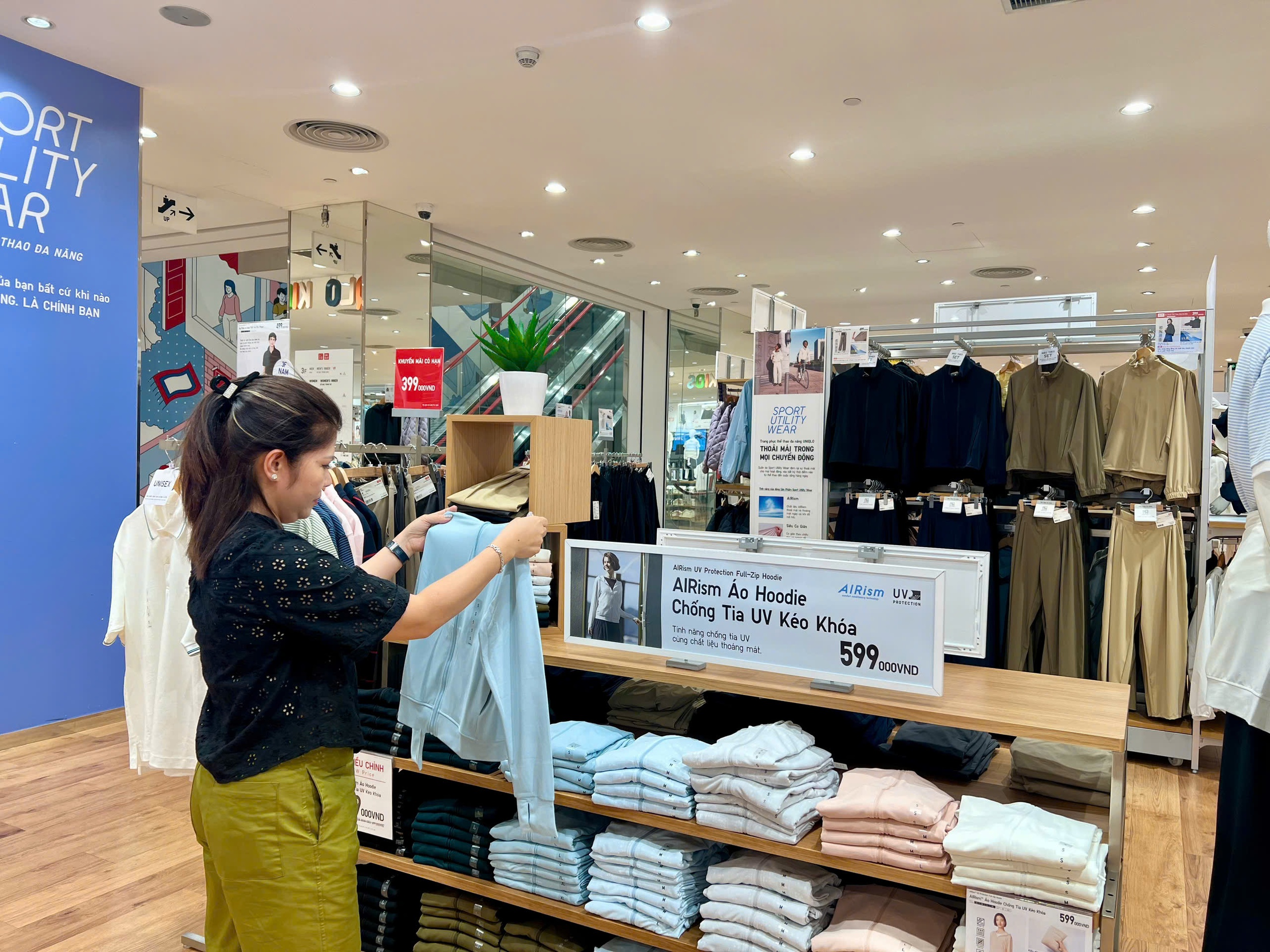 Chớm h&egrave;, nhu cầu phụ kiện chống nắng tăng vọt - Ảnh 1.