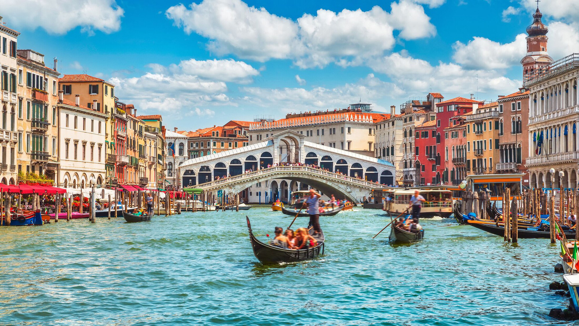 Kỳ lạ &ldquo;th&agrave;nh phố nổi&rdquo; Venice trụ vững 1.600 năm nhờ cọc gỗ- Ảnh 2.