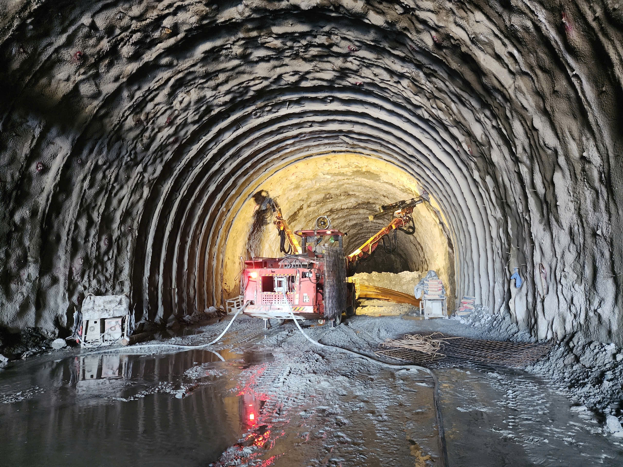 Hầm Đ&egrave;o Ngang tăng tốc th&ocirc;ng hầm ng&agrave;y 15/7: Lo trễ hẹn v&igrave; vướng mặt bằng- Ảnh 1.