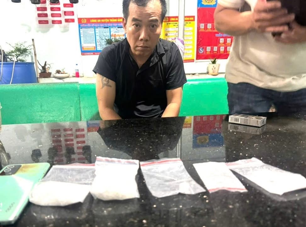 Đồng Nai: Bắt nhiều kẻ bu&ocirc;n ma t&uacute;y, thu giữ 1,4kg ma t&uacute;y đ&aacute;- Ảnh 1.