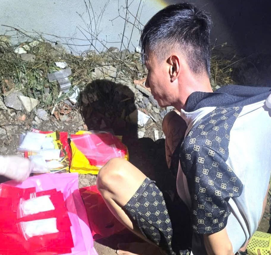 Đồng Nai: Bắt nhiều kẻ bu&ocirc;n ma t&uacute;y, thu giữ 1,4kg ma t&uacute;y đ&aacute;- Ảnh 3.