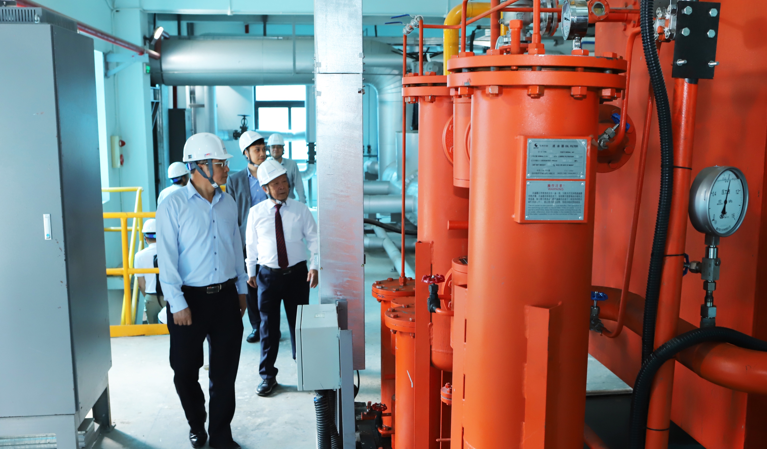 Phát điện từ nhiệt khí thải, bước đột phá giúp nhà máy xi măng tiết kiệm 80 tỷ mỗi năm- Ảnh 6. Phát điện từ nhiệt khí thải, bước đột phá giúp nhà máy xi măng tiết kiệm 80 tỷ mỗi năm- Ảnh 6.