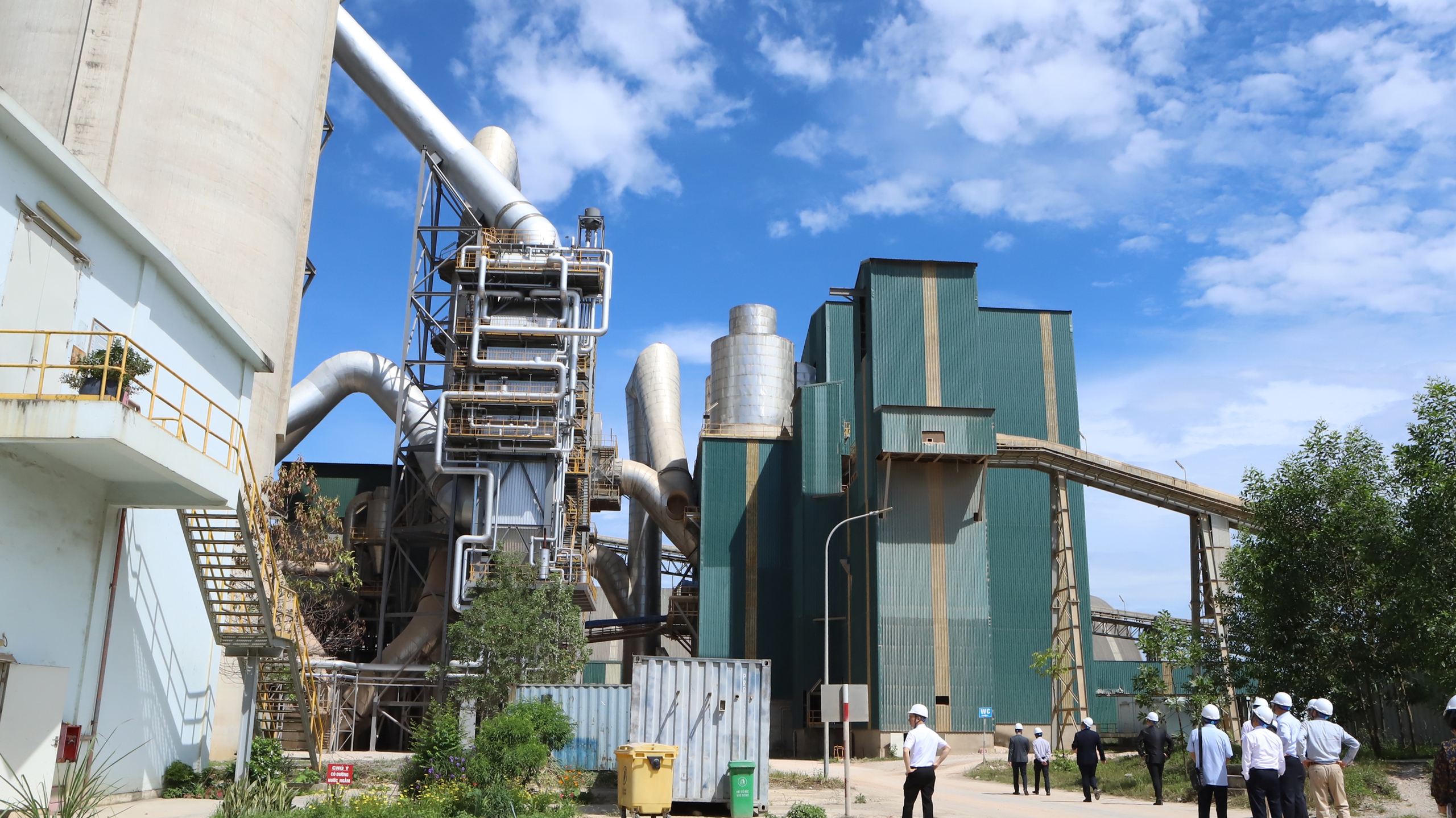 Phát điện từ nhiệt khí thải, bước đột phá giúp nhà máy xi măng tiết kiệm 80 tỷ mỗi năm- Ảnh 3. Phát điện từ nhiệt khí thải, bước đột phá giúp nhà máy xi măng tiết kiệm 80 tỷ mỗi năm- Ảnh 3.