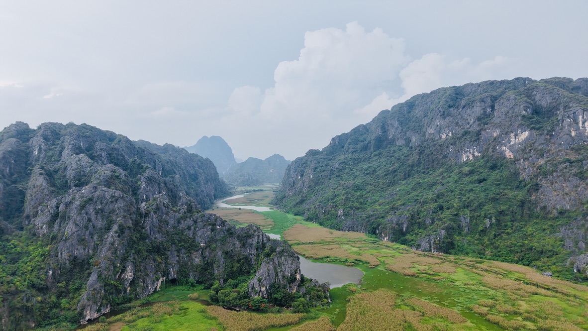 Đầm Vân Long - Báu vật thiên nhiên giữa vùng núi đá vôi Ninh Bình- Ảnh 1. Đầm Vân Long - Báu vật thiên nhiên giữa vùng núi đá vôi Ninh Bình- Ảnh 1.