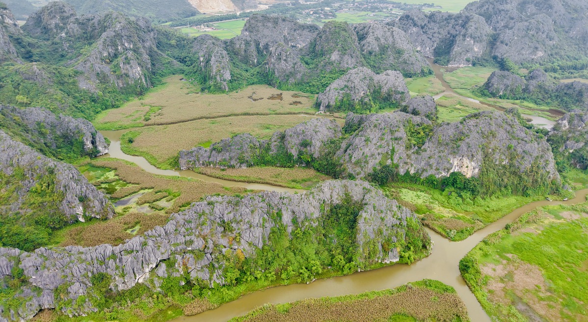 Đầm Vân Long - Báu vật thiên nhiên giữa vùng núi đá vôi Ninh Bình- Ảnh 2. Đầm Vân Long - Báu vật thiên nhiên giữa vùng núi đá vôi Ninh Bình- Ảnh 2.