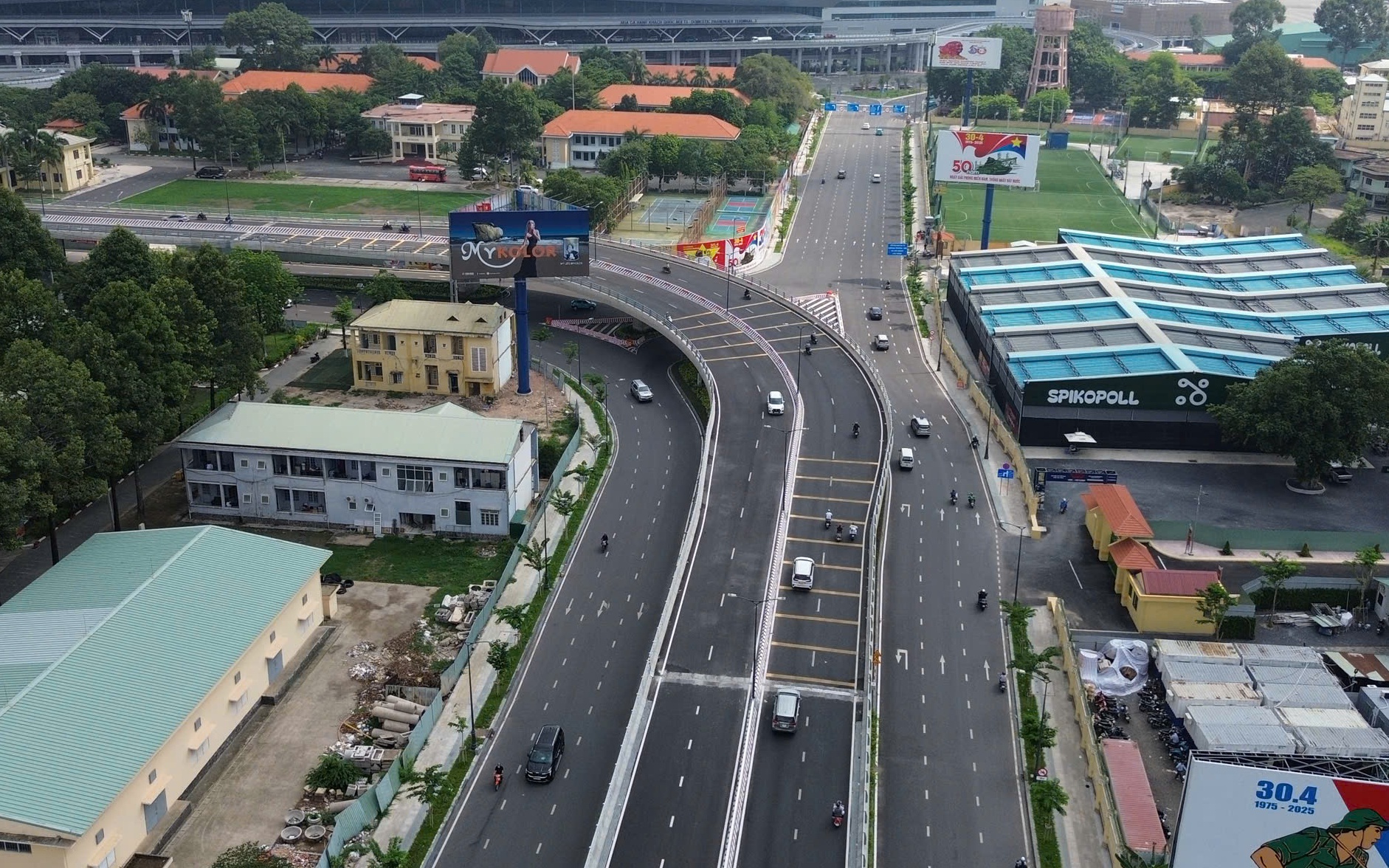V&igrave; sao đường ngh&igrave;n tỷ trước nh&agrave; ga T3 vắng phương tiện qua lại?