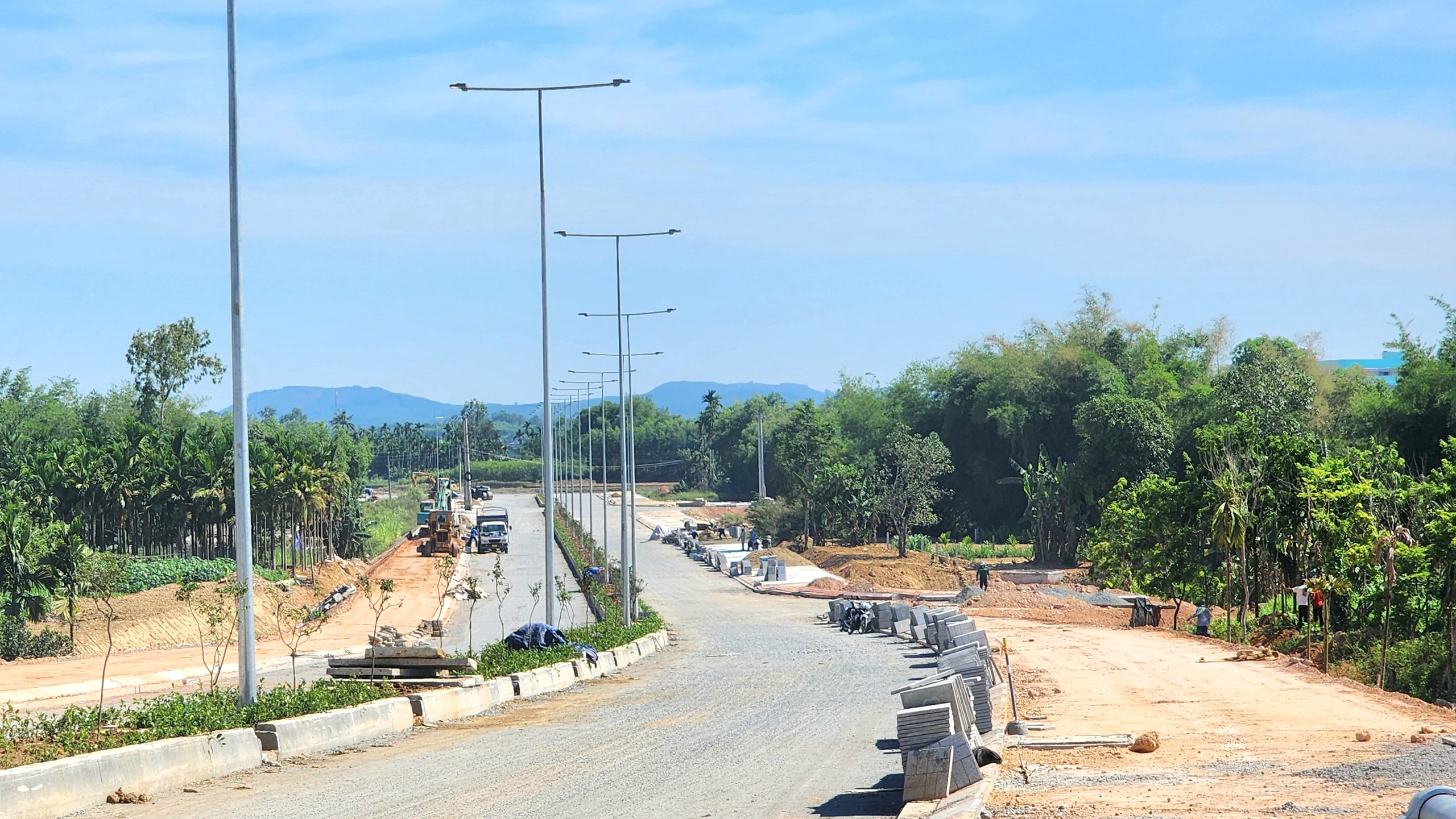 Cận cảnh cầu vòm sắt 850 tỷ đồng sắp thông xe ở Quảng Ngãi- Ảnh 4. Cận cảnh cầu vòm sắt 850 tỷ đồng sắp thông xe ở Quảng Ngãi- Ảnh 4.