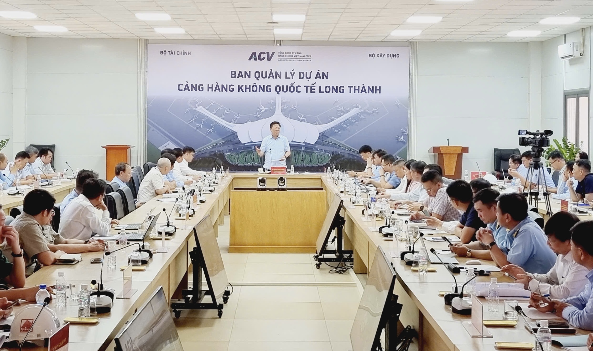 Bộ trưởng Bộ X&acirc;y dựng: Tăng tốc để cao tốc, s&acirc;n bay Long Th&agrave;nh c&aacute;n đ&iacute;ch cuối năm 2025- Ảnh 4.
