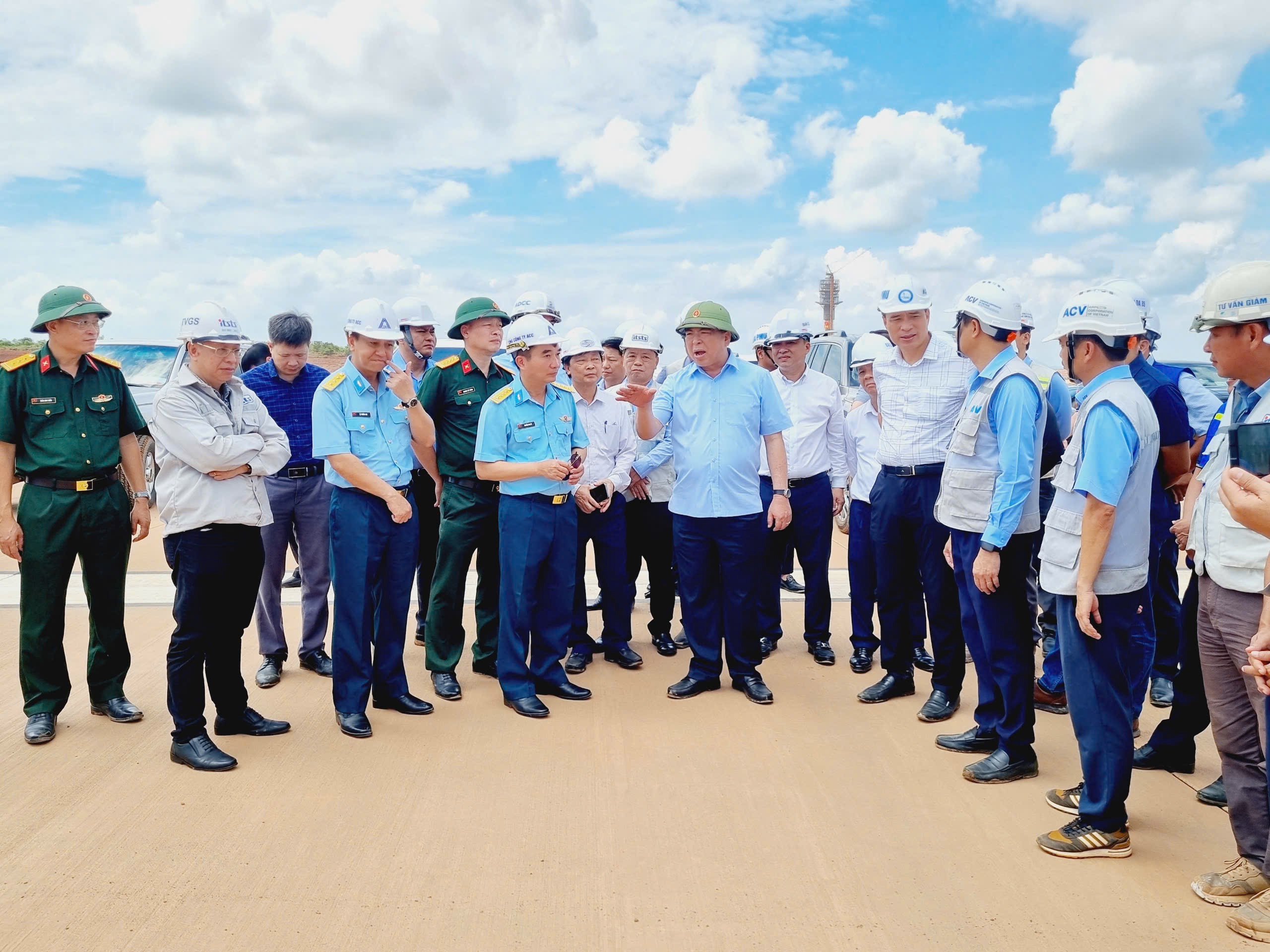 Bộ trưởng Bộ X&acirc;y dựng: Tăng tốc để cao tốc, s&acirc;n bay Long Th&agrave;nh c&aacute;n đ&iacute;ch cuối năm 2025- Ảnh 7.