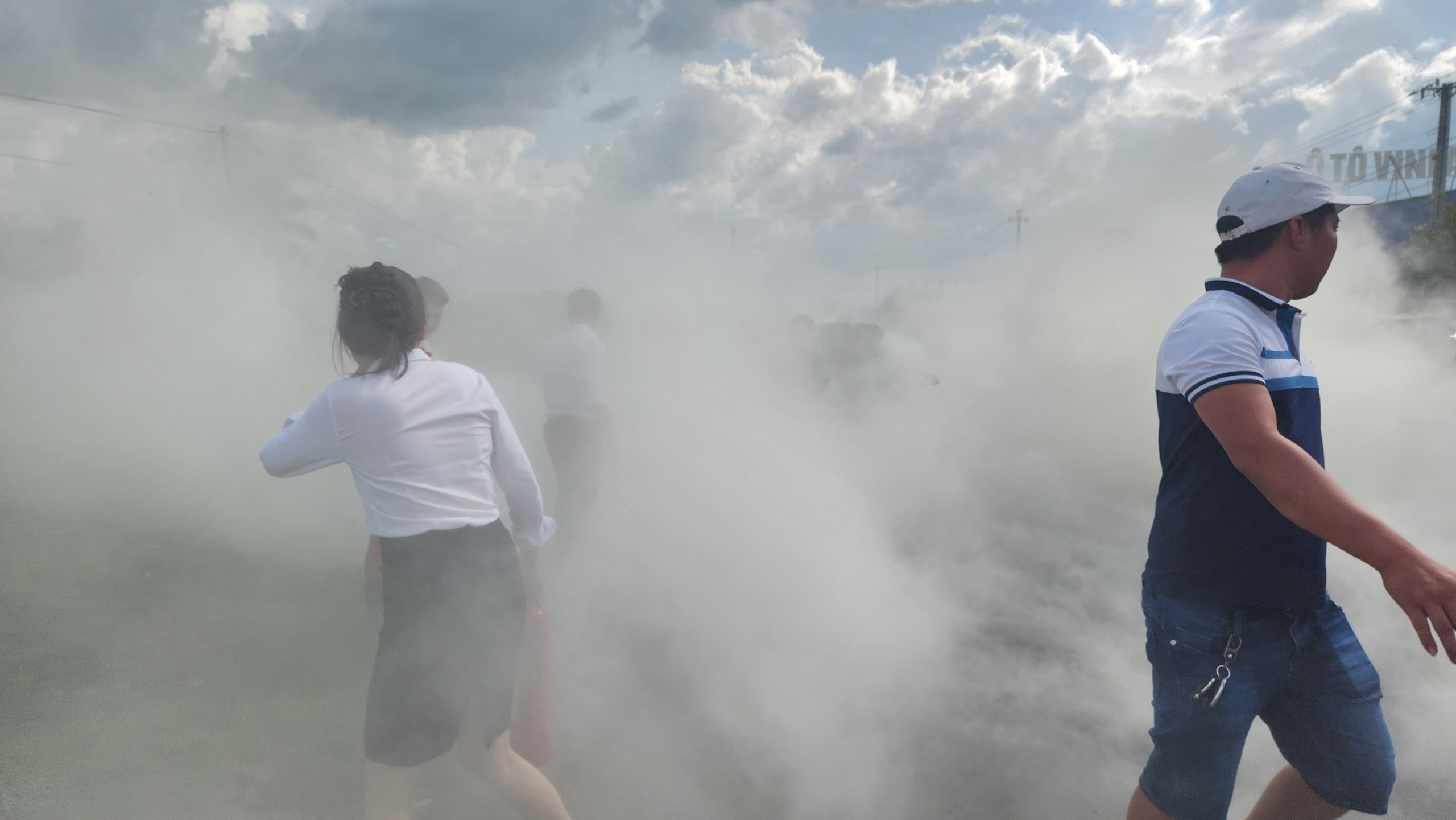 Đang di chuyển, xe tập l&aacute;i bốc ch&aacute;y tr&ecirc;n đường Hồ Ch&iacute; Minh- Ảnh 2.