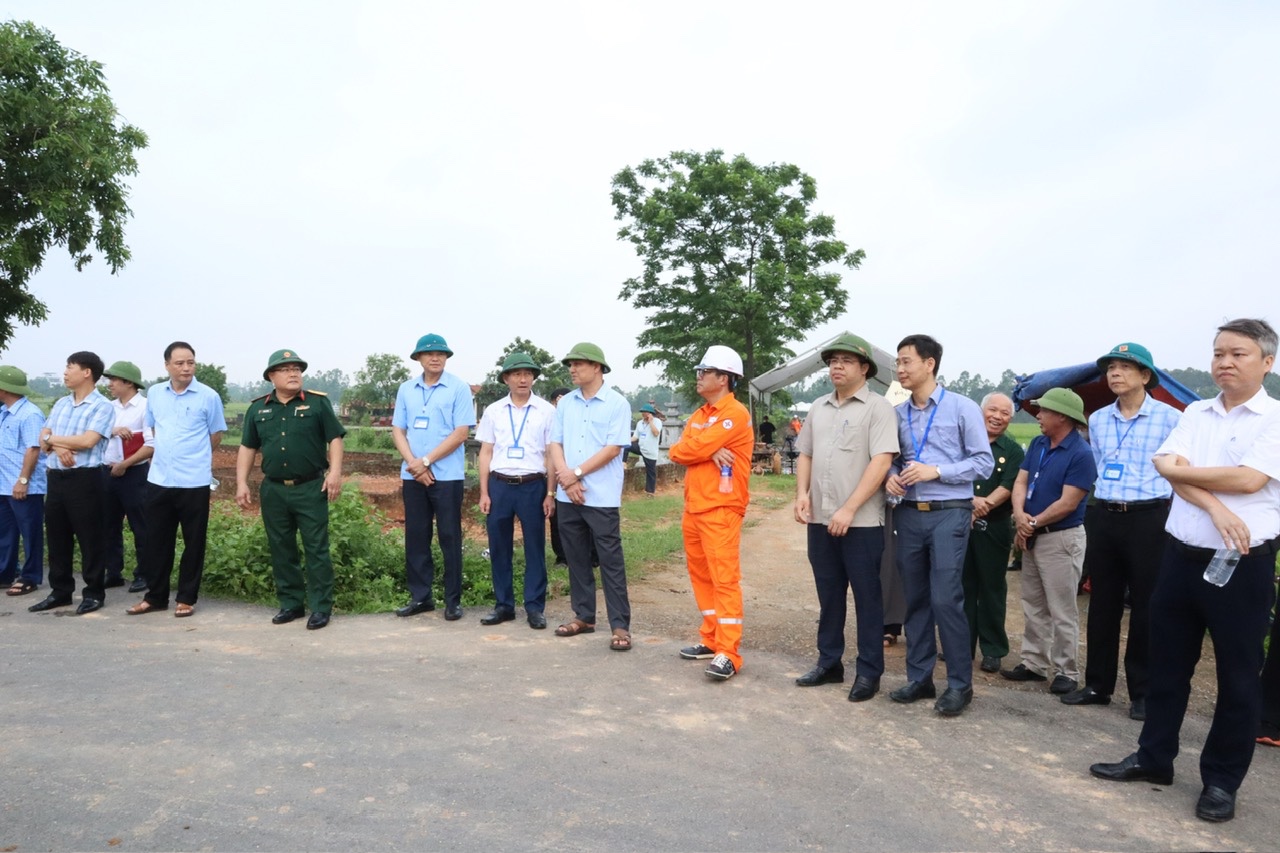 Huyện B&igrave;nh Xuy&ecirc;n bảo vệ thi c&ocirc;ng dự &aacute;n Đường d&acirc;y 110kV B&aacute; Thiện - Khai Quang- Ảnh 1.