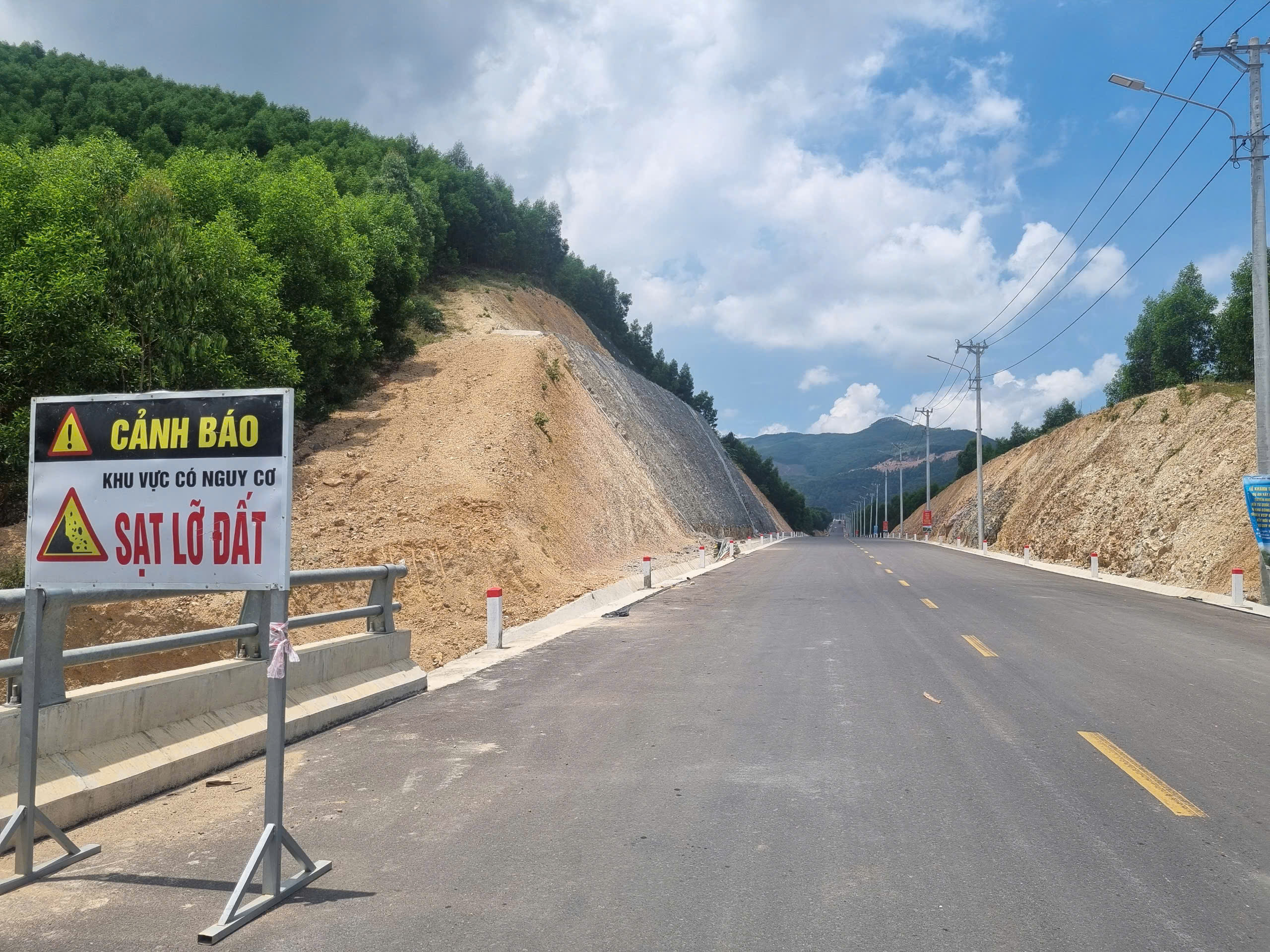 B&igrave;nh Định tăng cường chống sạt lở, đảm bảo an to&agrave;n c&aacute;c c&ocirc;ng tr&igrave;nh x&acirc;y dựng- Ảnh 1.