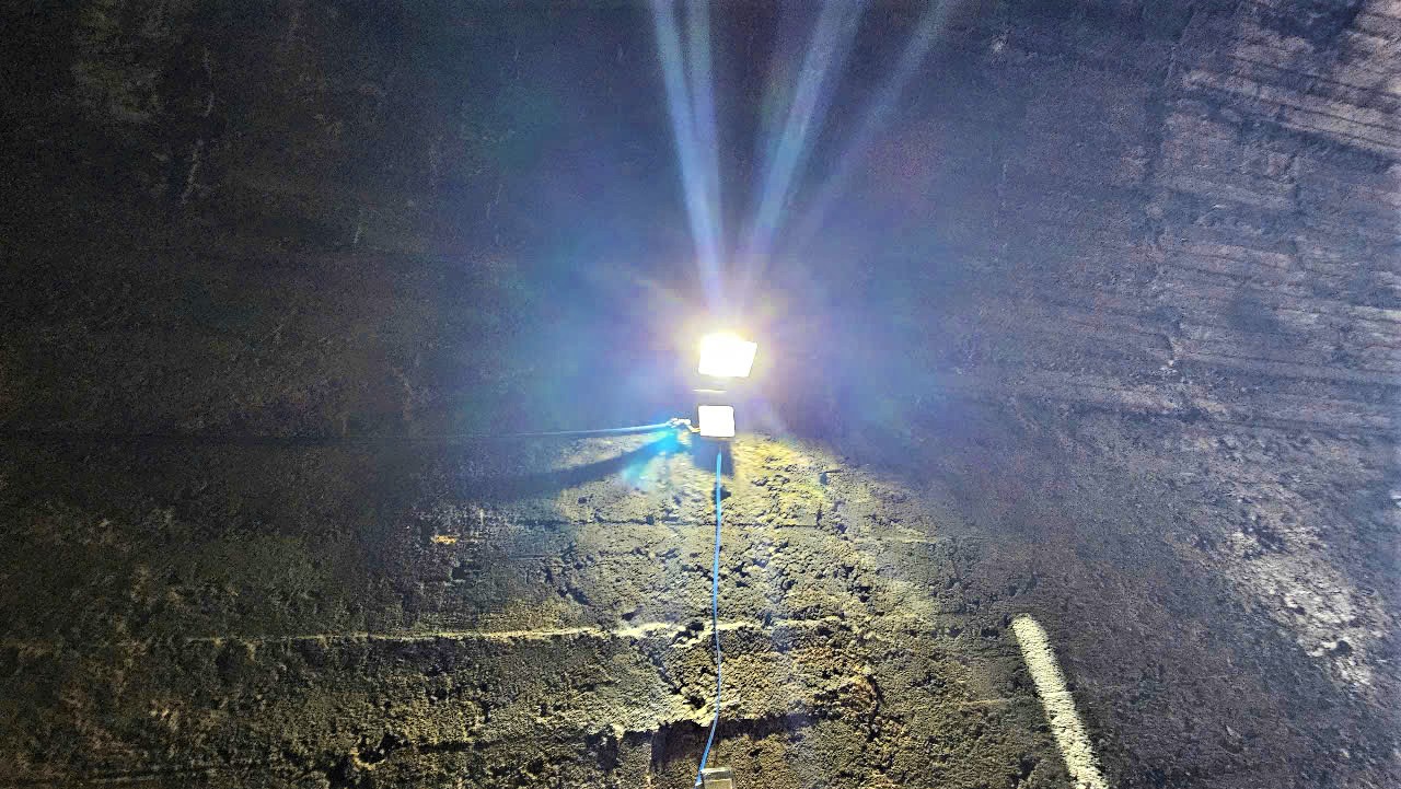 Thắp s&aacute;ng hầm đường sắt qua đ&egrave;o Cả- Ảnh 3.