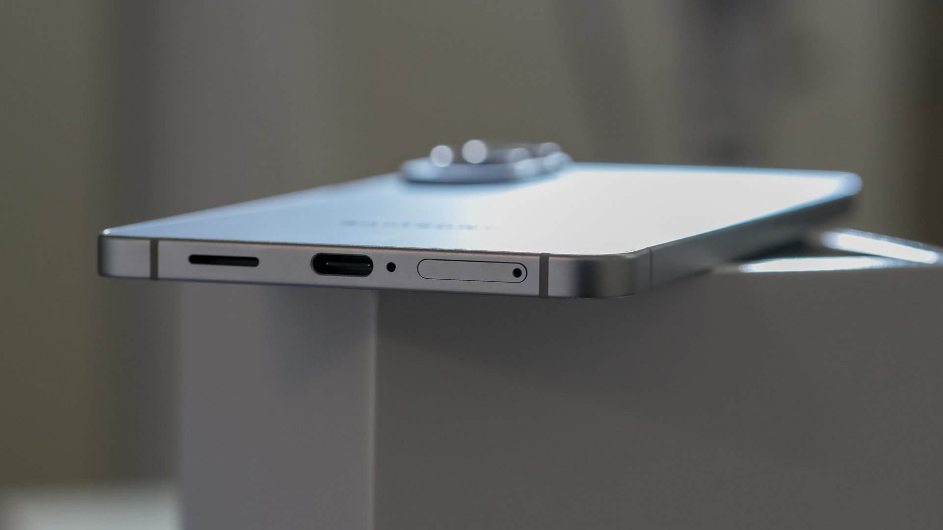 Samsung trình làng smartphone siêu mỏng Galaxy S25 Edge tại Hàn Quốc- Ảnh 1. Samsung trình làng smartphone siêu mỏng Galaxy S25 Edge tại Hàn Quốc- Ảnh 1.