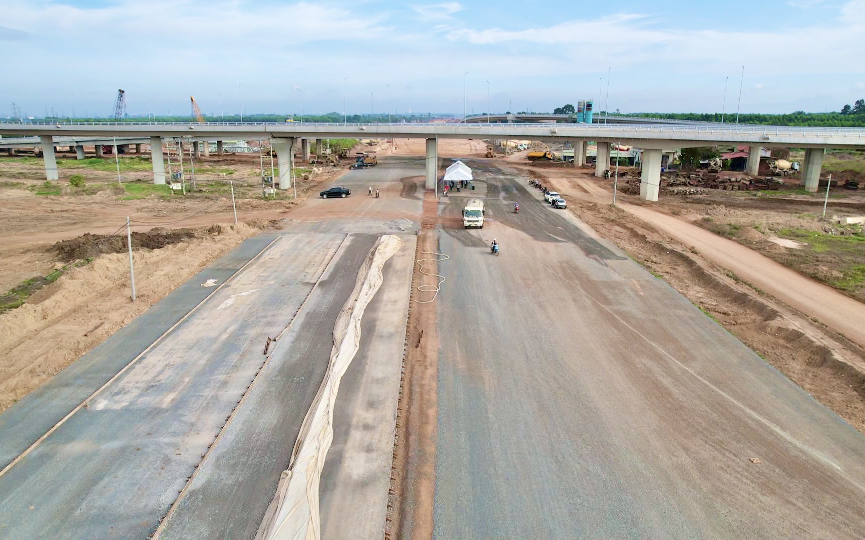 Đồng Nai: Nhắc nhở đơn vị chậm di dời hạ tầng điện tr&ecirc;n cao tốc Bi&ecirc;n H&ograve;a - Vũng T&agrave;u