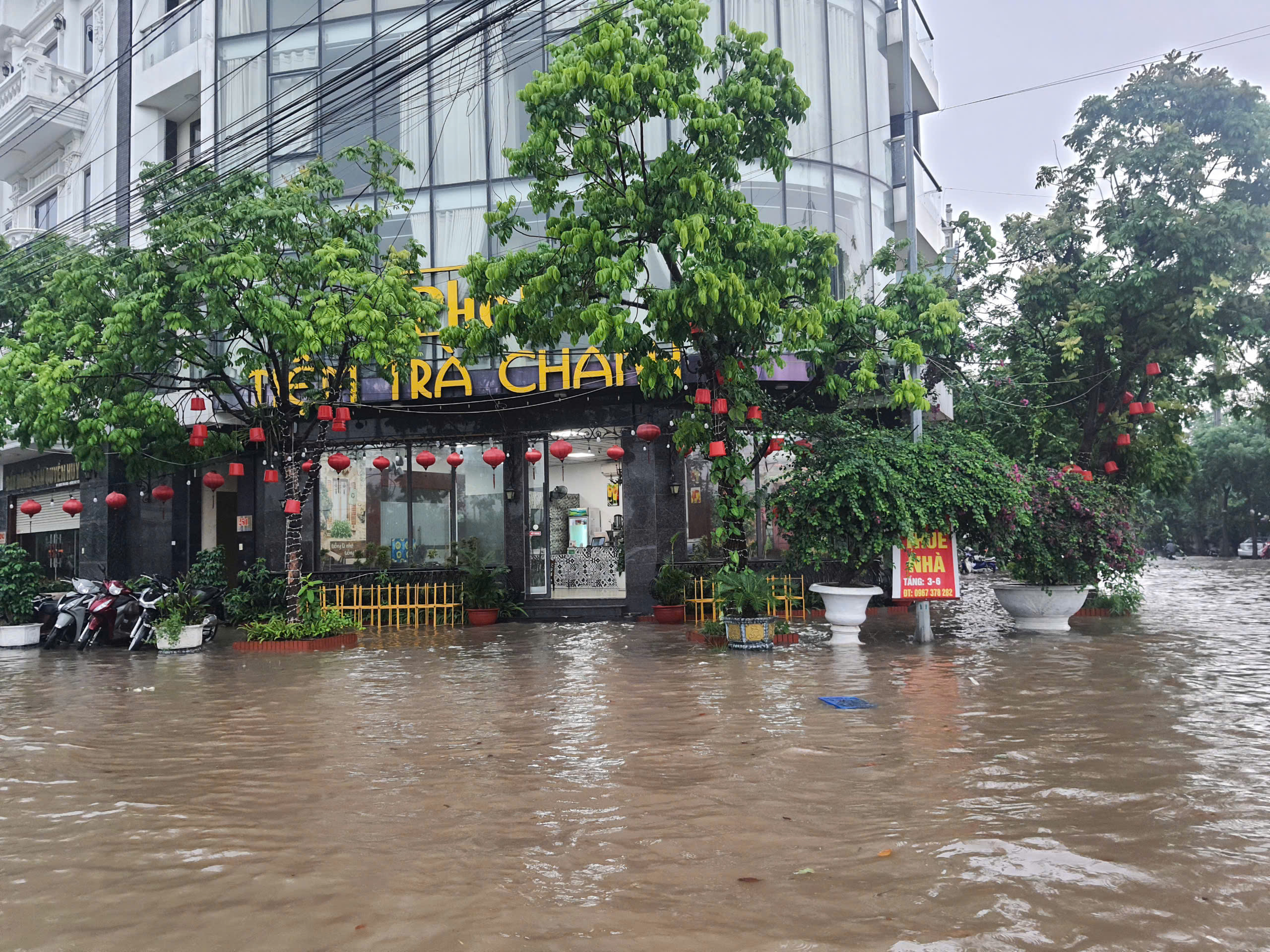 Mưa lớn g&acirc;y ngập s&acirc;u nhiều tuyến phố ở Hải Dương- Ảnh 2.