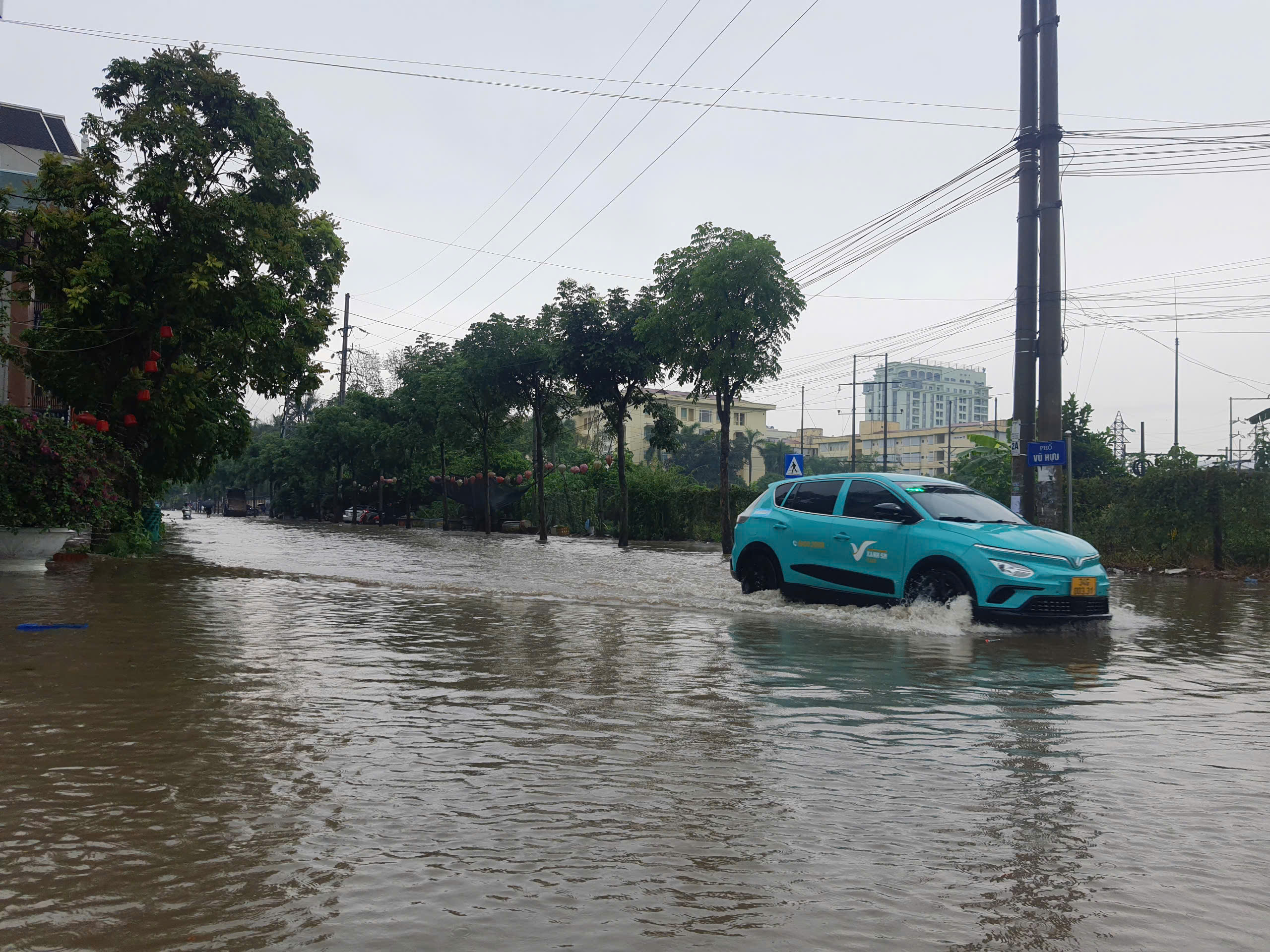 Mưa lớn g&acirc;y ngập s&acirc;u nhiều tuyến phố ở Hải Dương- Ảnh 9.