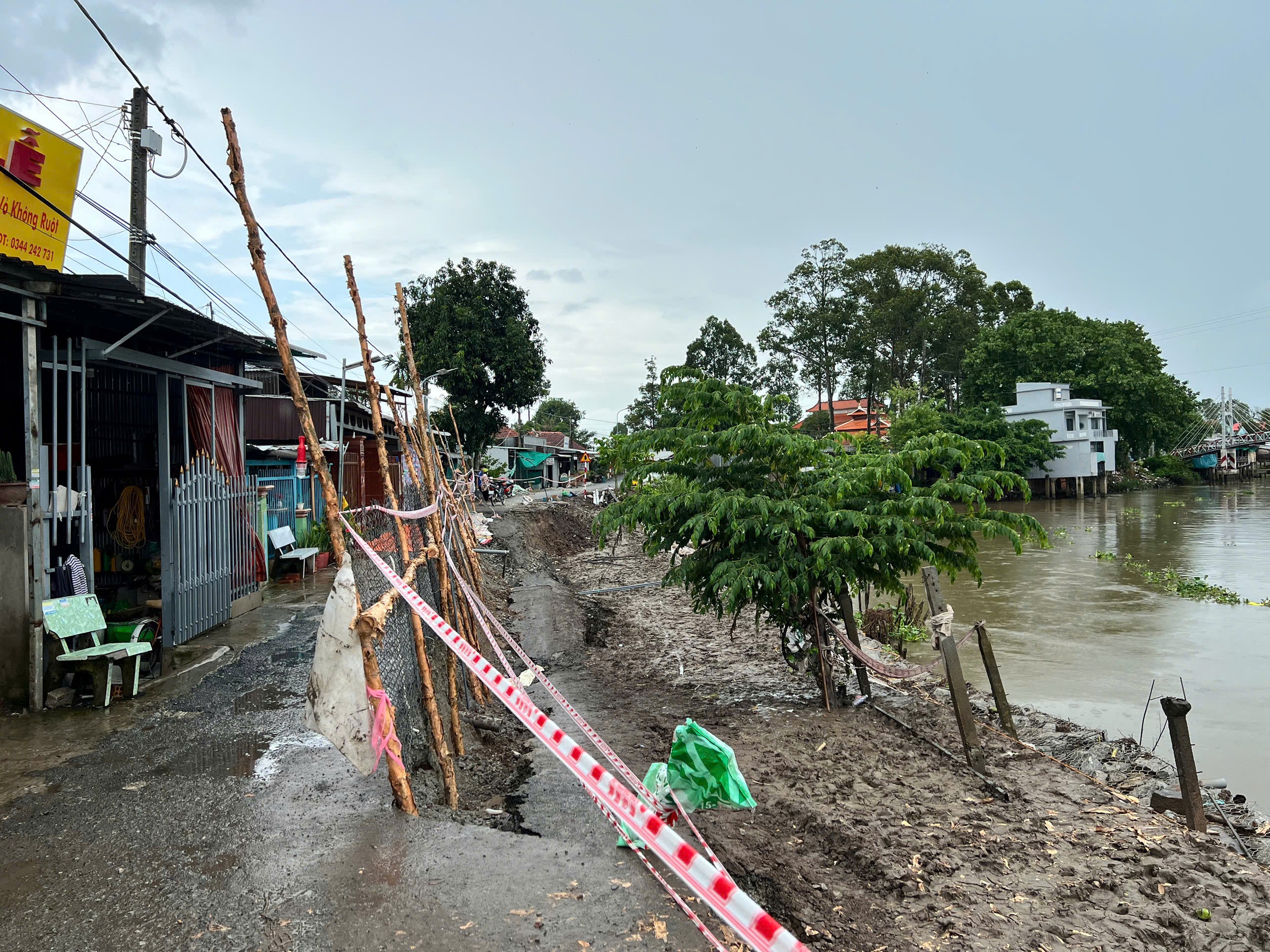 Ba vụ sạt lở trong hai ng&agrave;y ở An Giang- Ảnh 3.
