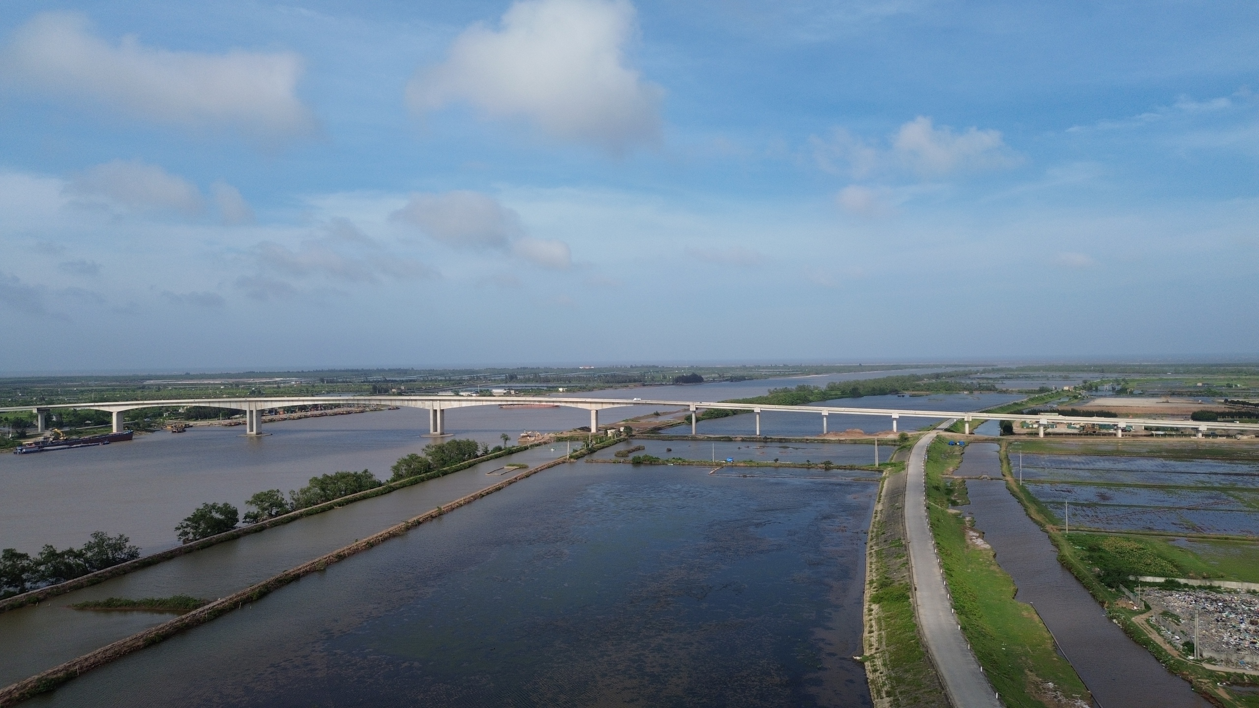 Th&aacute;i B&igrave;nh tăng tốc thi c&ocirc;ng đường ven biển, kịp th&ocirc;ng xe dịp 2/9- Ảnh 1.