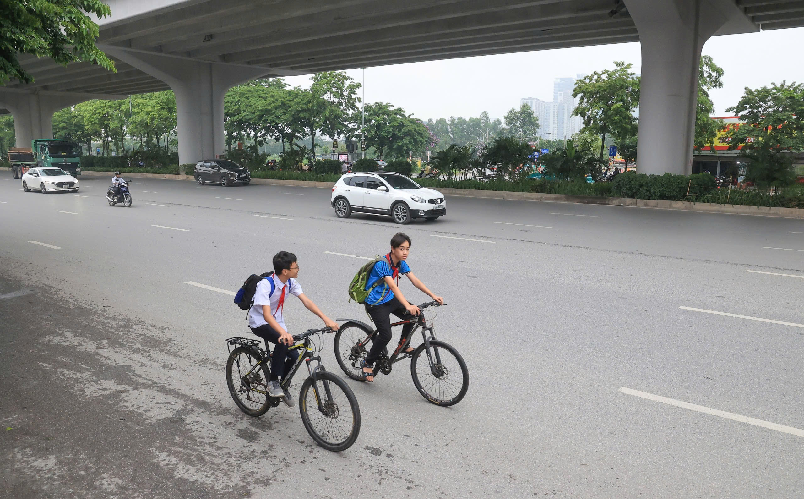 Cận cảnh những tuyến đường sắp được ph&acirc;n l&agrave;n cứng ở H&agrave; Nội- Ảnh 3.