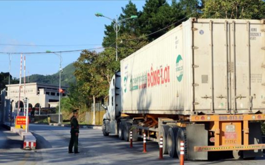 K&eacute;o d&agrave;i thời gian th&ocirc;ng quan gi&uacute;p giải tỏa n&ocirc;ng sản tại cửa khẩu Lạng Sơn