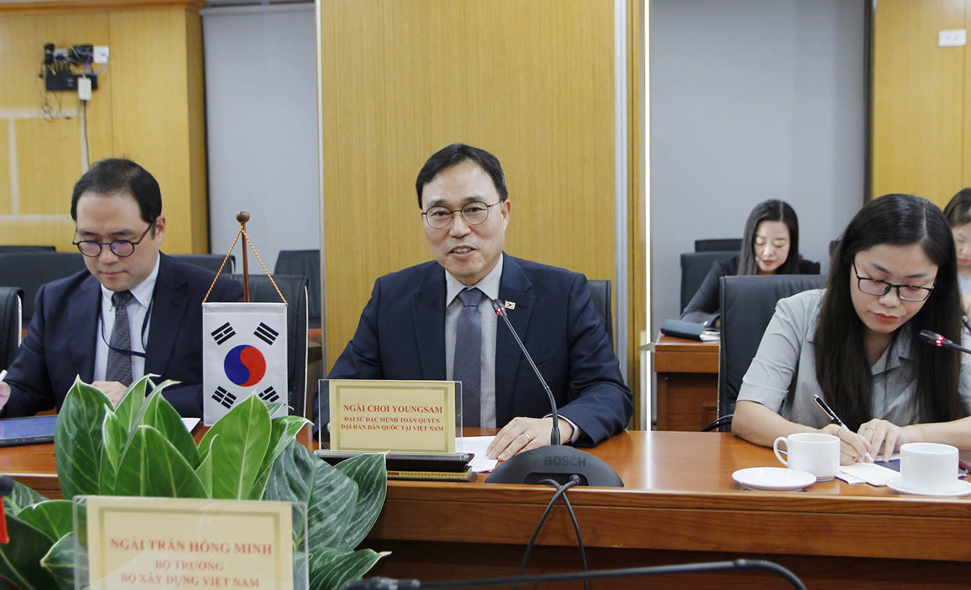 Minister Tran Hong Minh, Korean Ambassador boost ties in rail and smart city development- Ảnh 2.