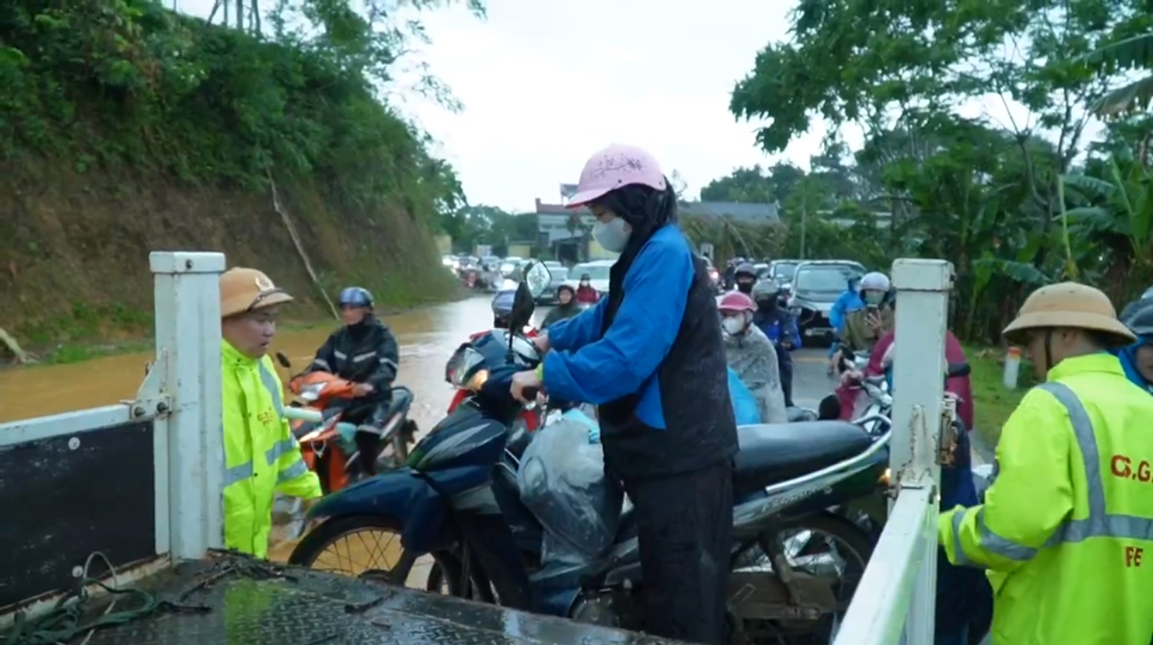 Tuy&ecirc;n Quang đảm bảo an to&agrave;n giao th&ocirc;ng tuyến quốc lộ 2 m&ugrave;a mưa lũ- Ảnh 2.