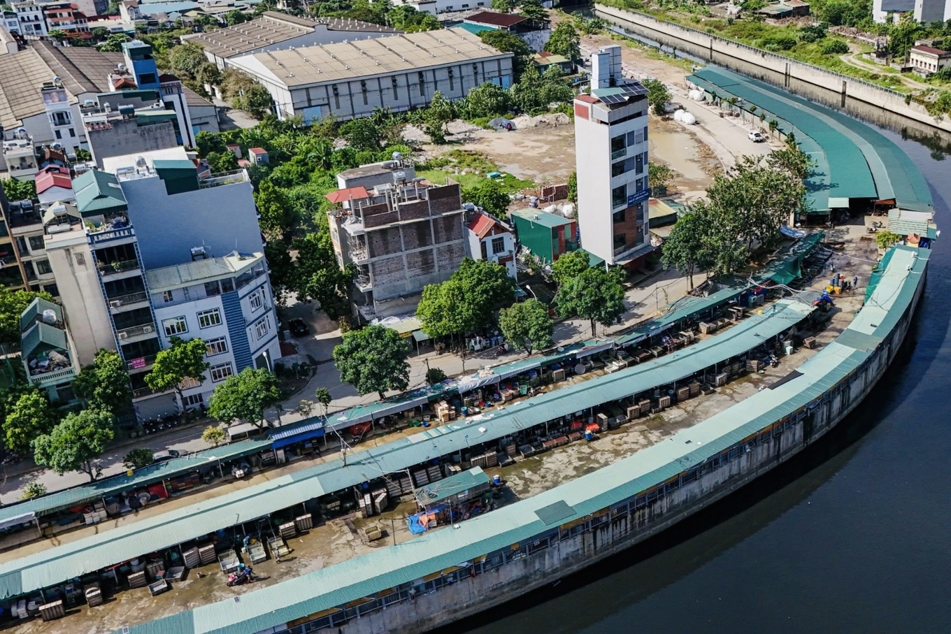 Chủ tịch H&agrave; Nội ph&ecirc; b&igrave;nh quận H&agrave; Đ&ocirc;ng, y&ecirc;u cầu xem x&eacute;t tr&aacute;ch nhiệm vụ chợ La Kh&ecirc;- Ảnh 1.