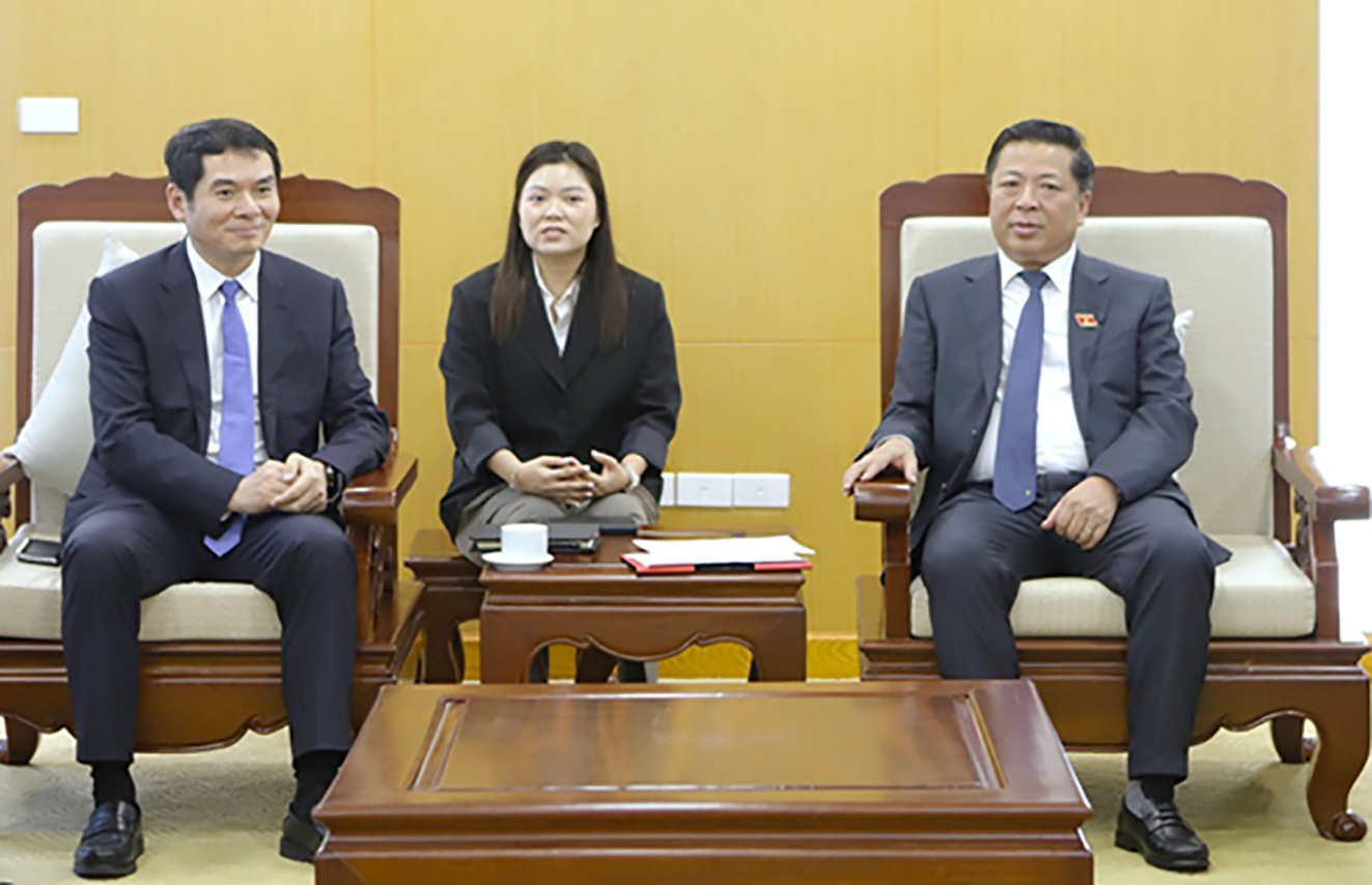 Minister Tran Hong Minh, MCC Vice Chairman discuss infrastructure cooperation- Ảnh 1.