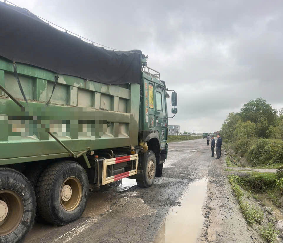 Tuyến đường gần 30 tỷ đồng ở H&agrave; Tĩnh li&ecirc;n tục hư hỏng sau khi đưa v&agrave;o sử dụng- Ảnh 4.