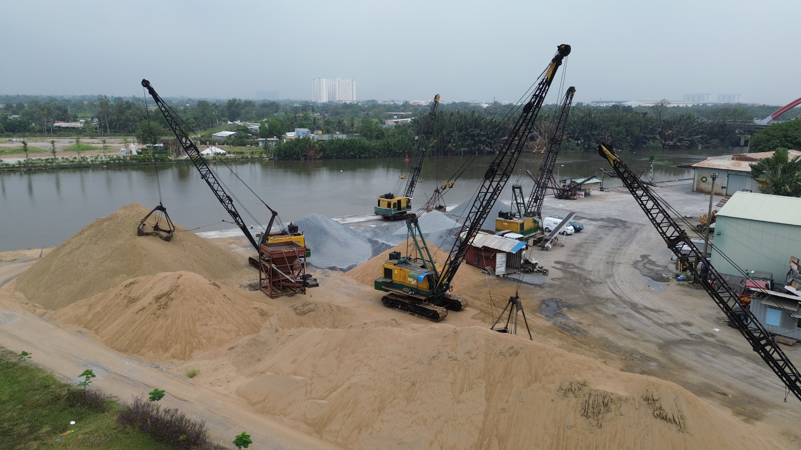 TP.HCM quyết liệt khơi thông "luồng xanh" cát cho dự án Vành đai 3- Ảnh 1. TP.HCM quyết liệt khơi thông "luồng xanh" cát cho dự án Vành đai 3- Ảnh 1.