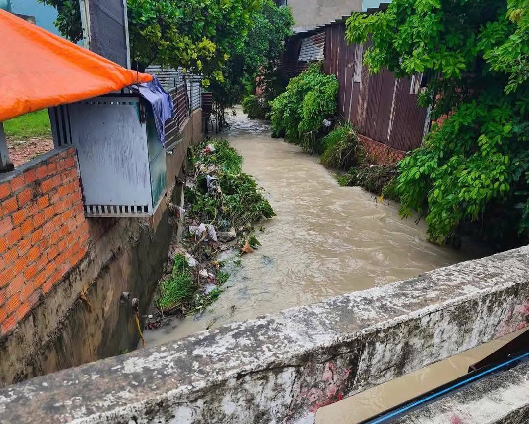 T&igrave;m thấy thi thể b&eacute; g&aacute;i bị nước cuốn tr&ocirc;i ở Đồng Nai- Ảnh 1.