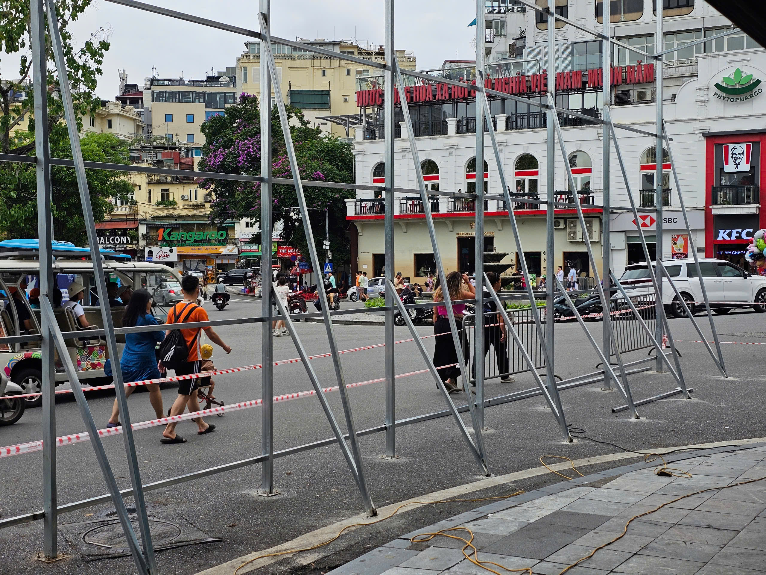 H&agrave; Nội: Dựng r&agrave;o chắn, chuẩn bị ph&aacute; dỡ to&agrave; nh&agrave; "H&agrave;m c&aacute; mập"- Ảnh 6.
