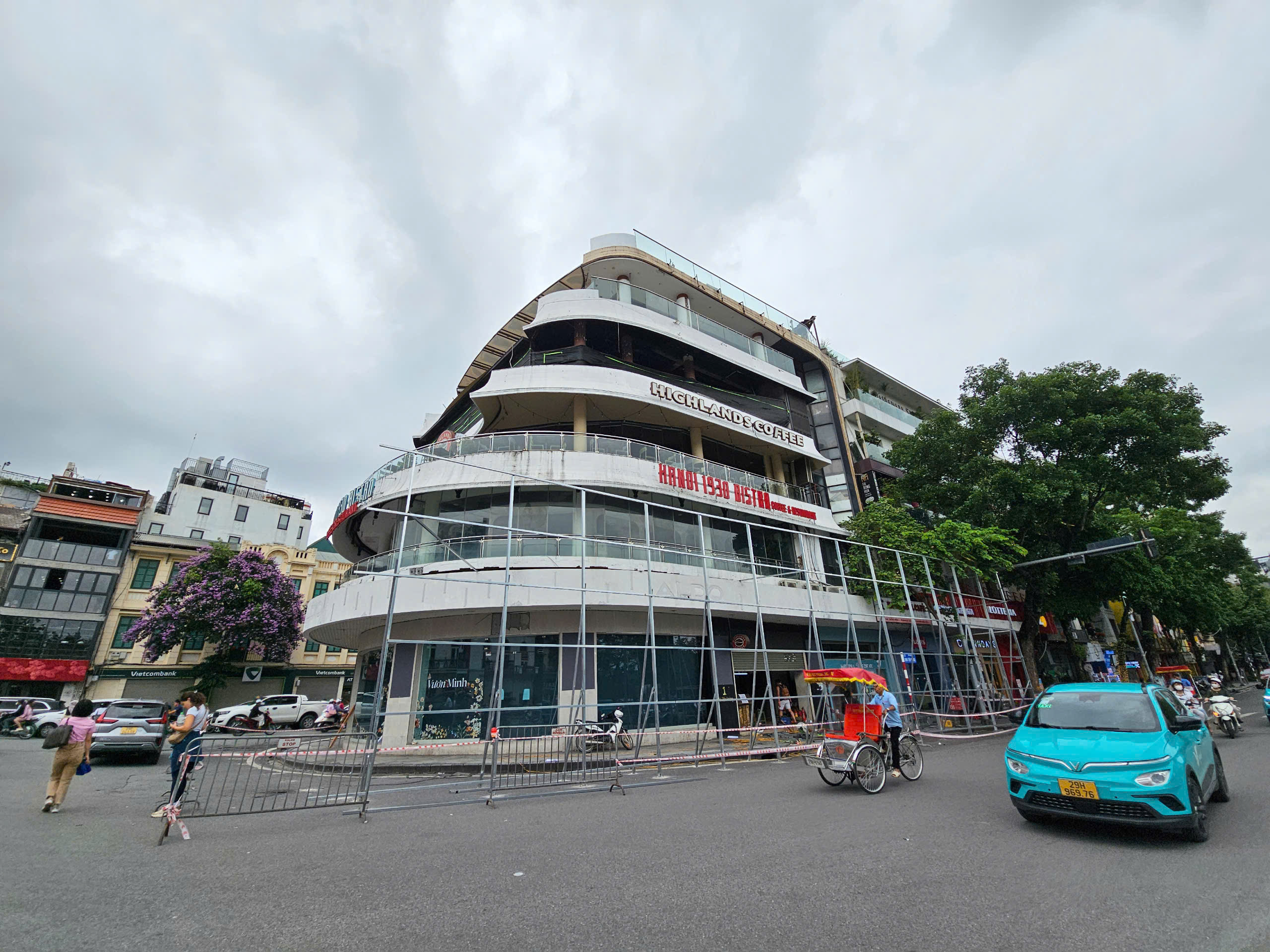 H&agrave; Nội: Dựng r&agrave;o chắn, chuẩn bị ph&aacute; dỡ to&agrave; nh&agrave; "H&agrave;m c&aacute; mập"- Ảnh 7.