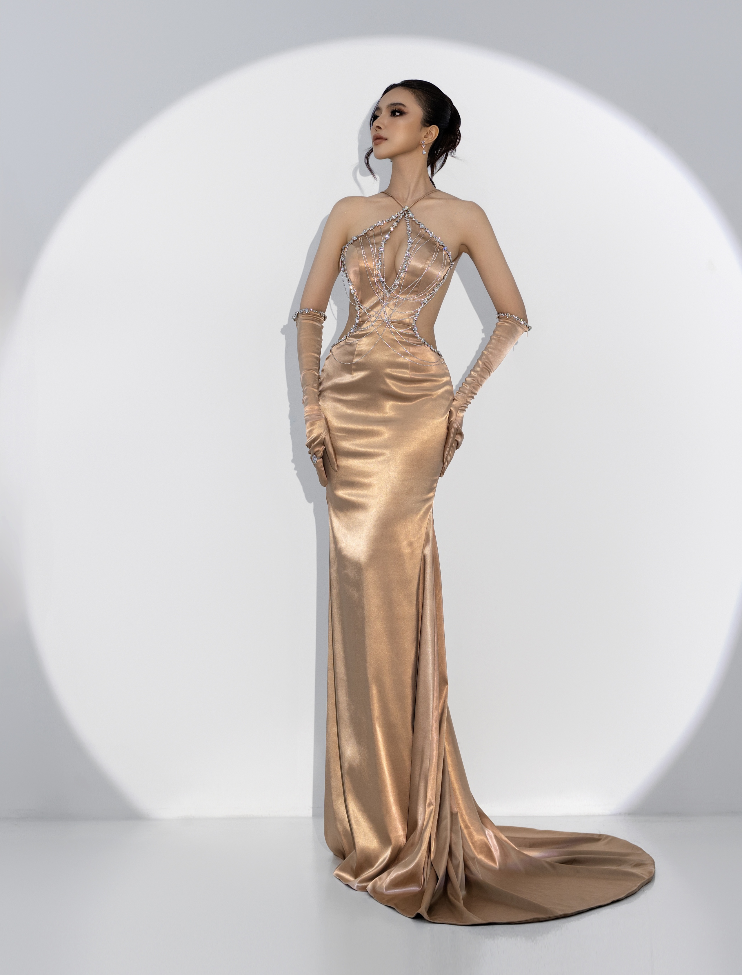 Hạnh Nguy&ecirc;n ra mắt bộ ảnh mới trước thềm khởi động Miss Grand Vietnam 2025- Ảnh 1.