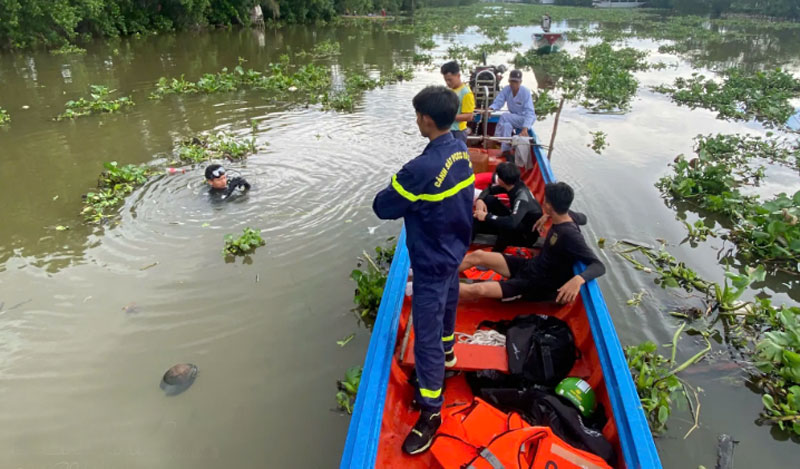 Lực lượng chức năng tìm kiếm người mất tích - Ảnh: Bảo Trân. Lực lượng chức năng tìm kiếm người mất tích - Ảnh: Bảo Trân.