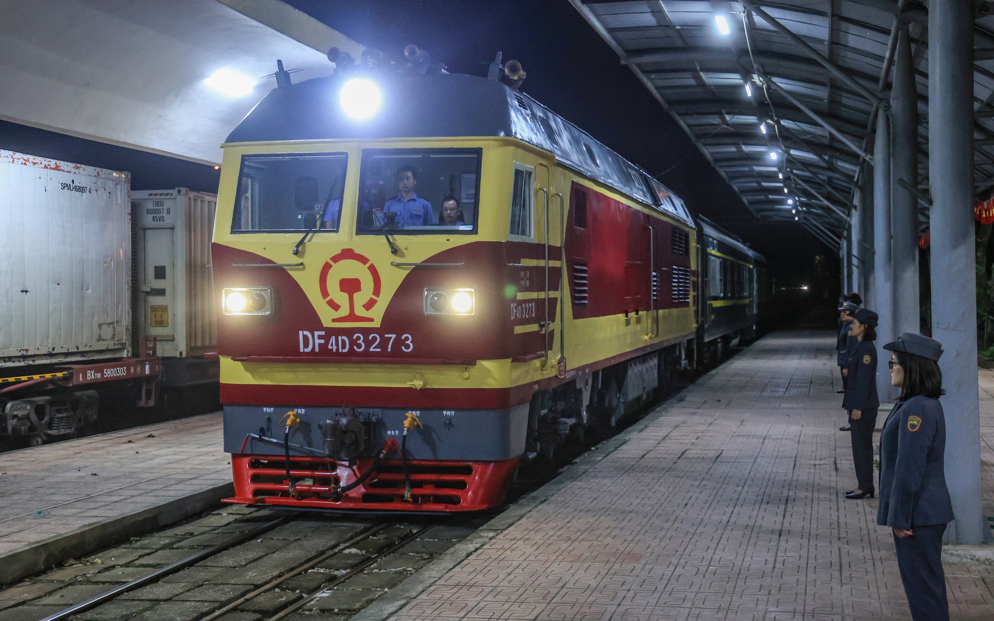 Tàu du lịch Quy Nhơn “Về miền đất võ” sẽ chạy từ ngày 1/6- Ảnh 2. Tàu liên vận quốc tế đầu tiên đến ga Đồng Đăng sau 5 năm gián đoạn