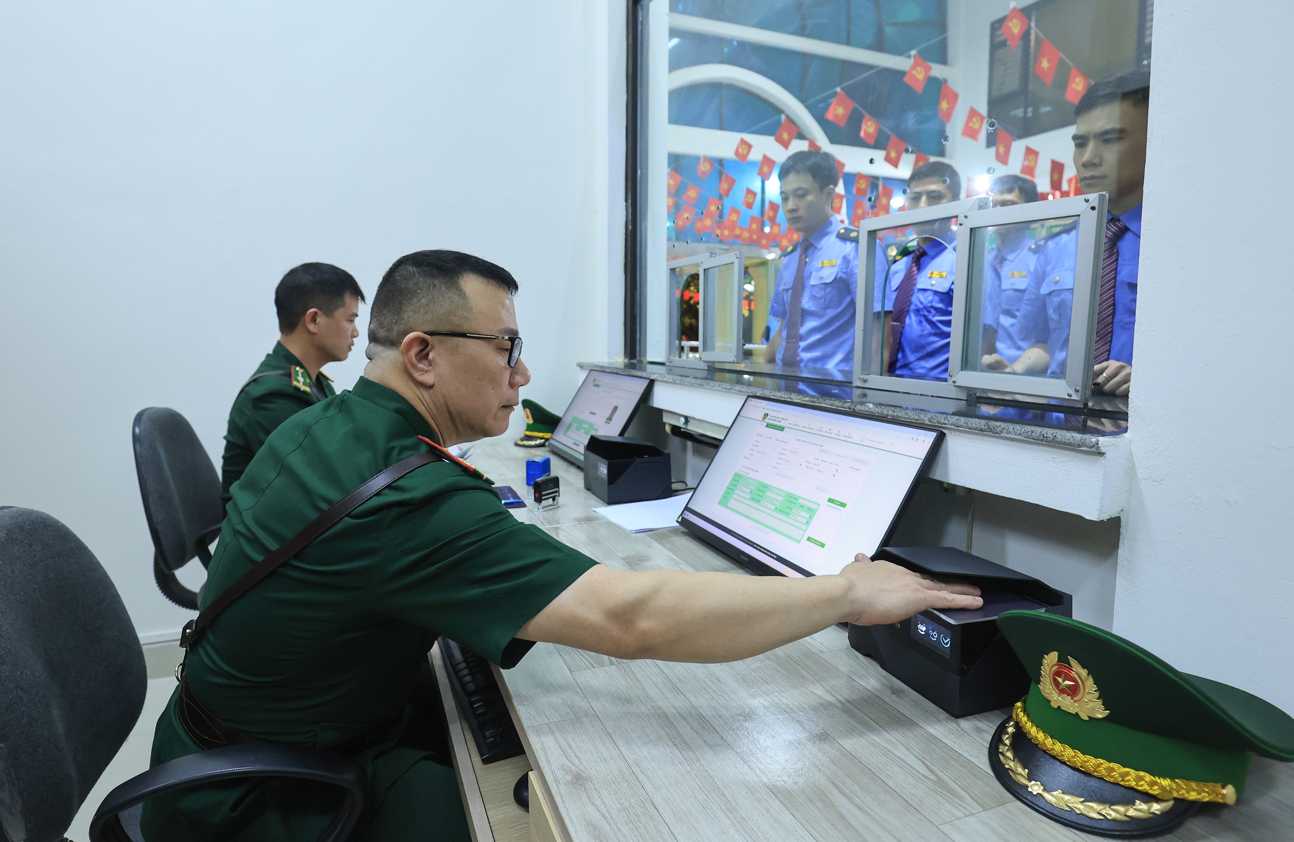 T&agrave;u li&ecirc;n vận quốc tế đầu ti&ecirc;n đến ga Đồng Đăng sau 5 năm gi&aacute;n đoạn- Ảnh 6.