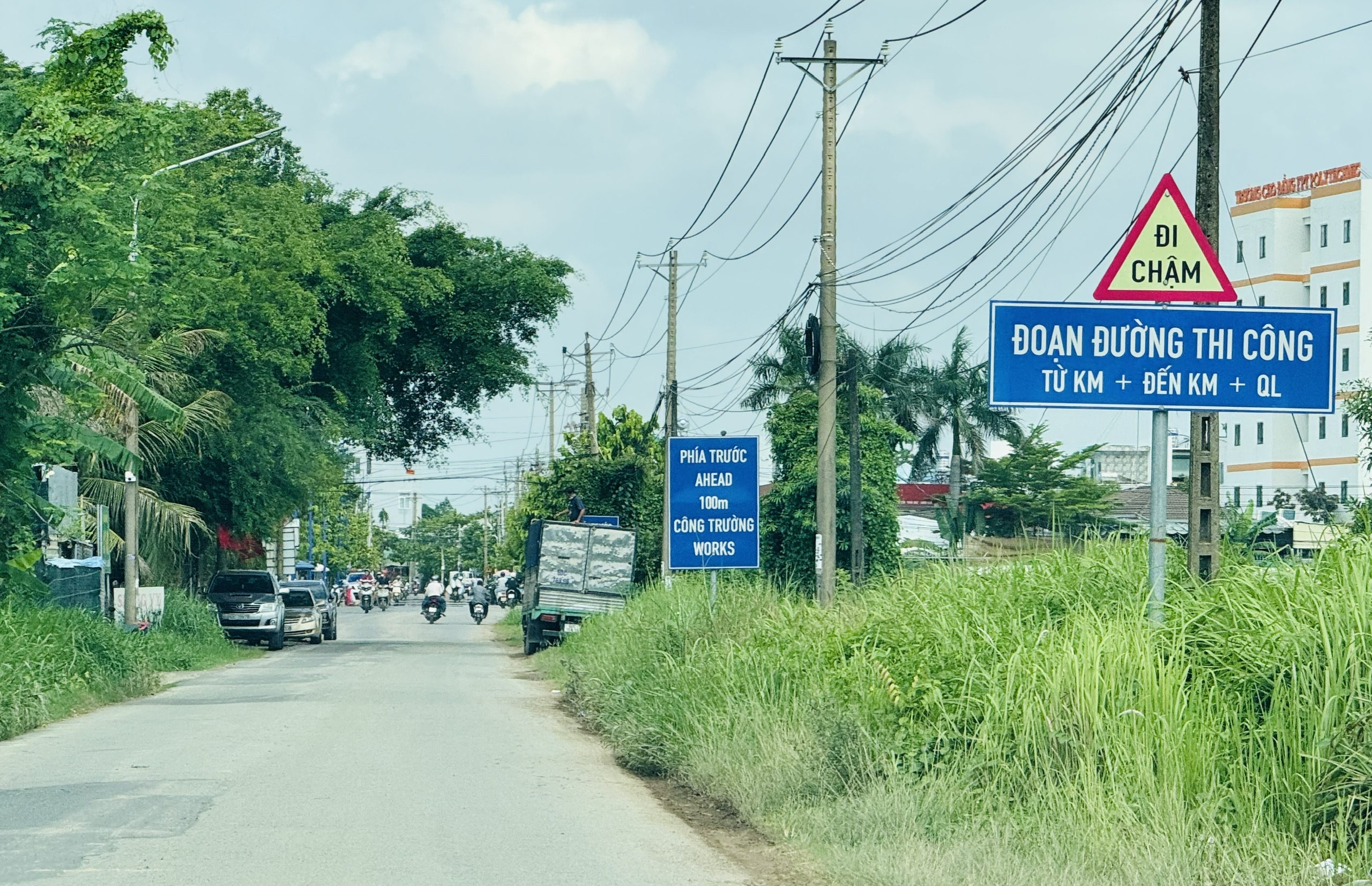 Mặt bằng "x&ocirc;i đỗ", c&ocirc;ng trường đường trục trung t&acirc;m với cầu Thống Nhất vẫn rộn tiếng m&aacute;y- Ảnh 13.