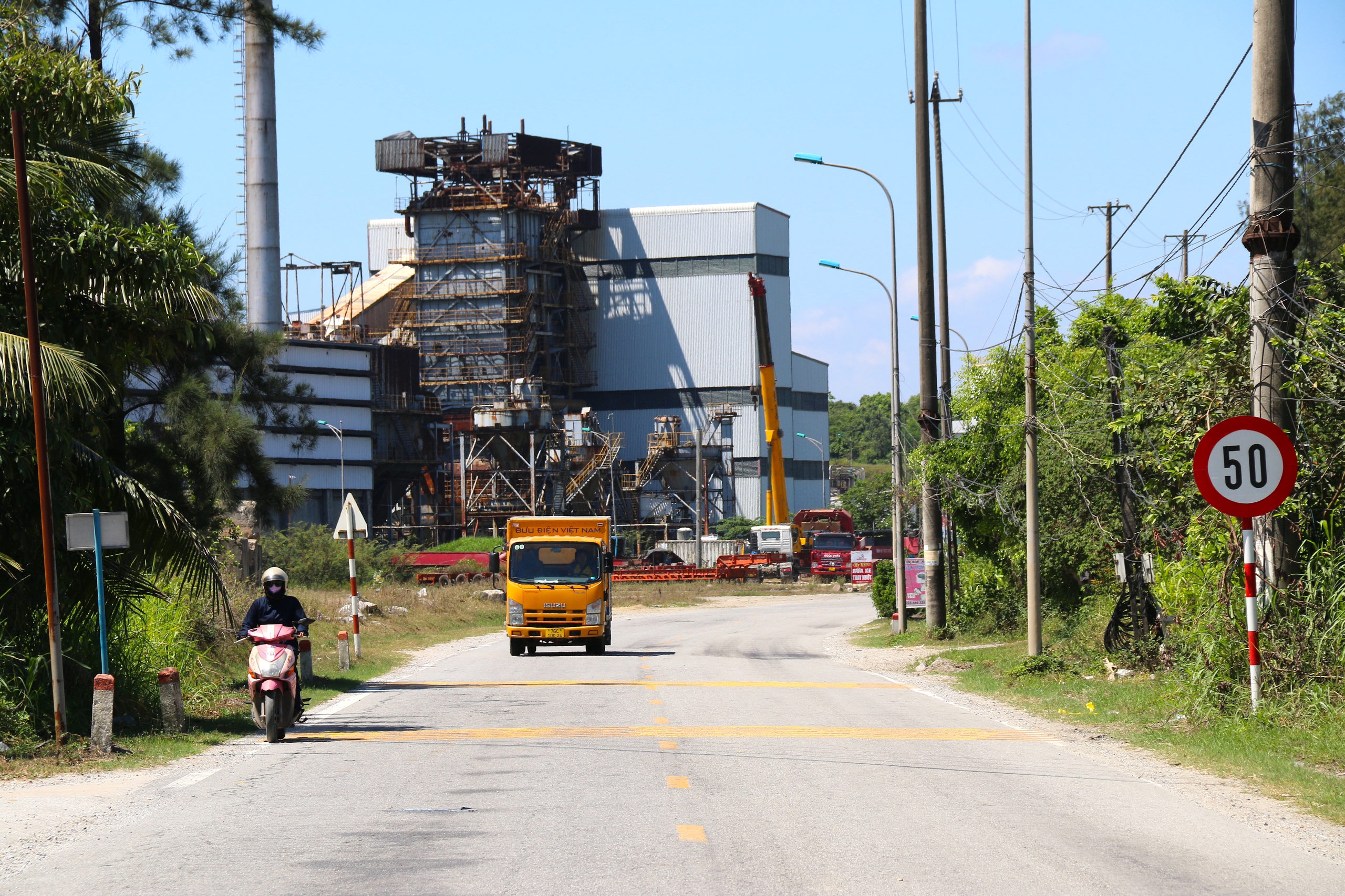 Cấp thiết n&acirc;ng cấp đường kết nối cảng Dung Quất với quốc lộ v&agrave; cao tốc- Ảnh 6.