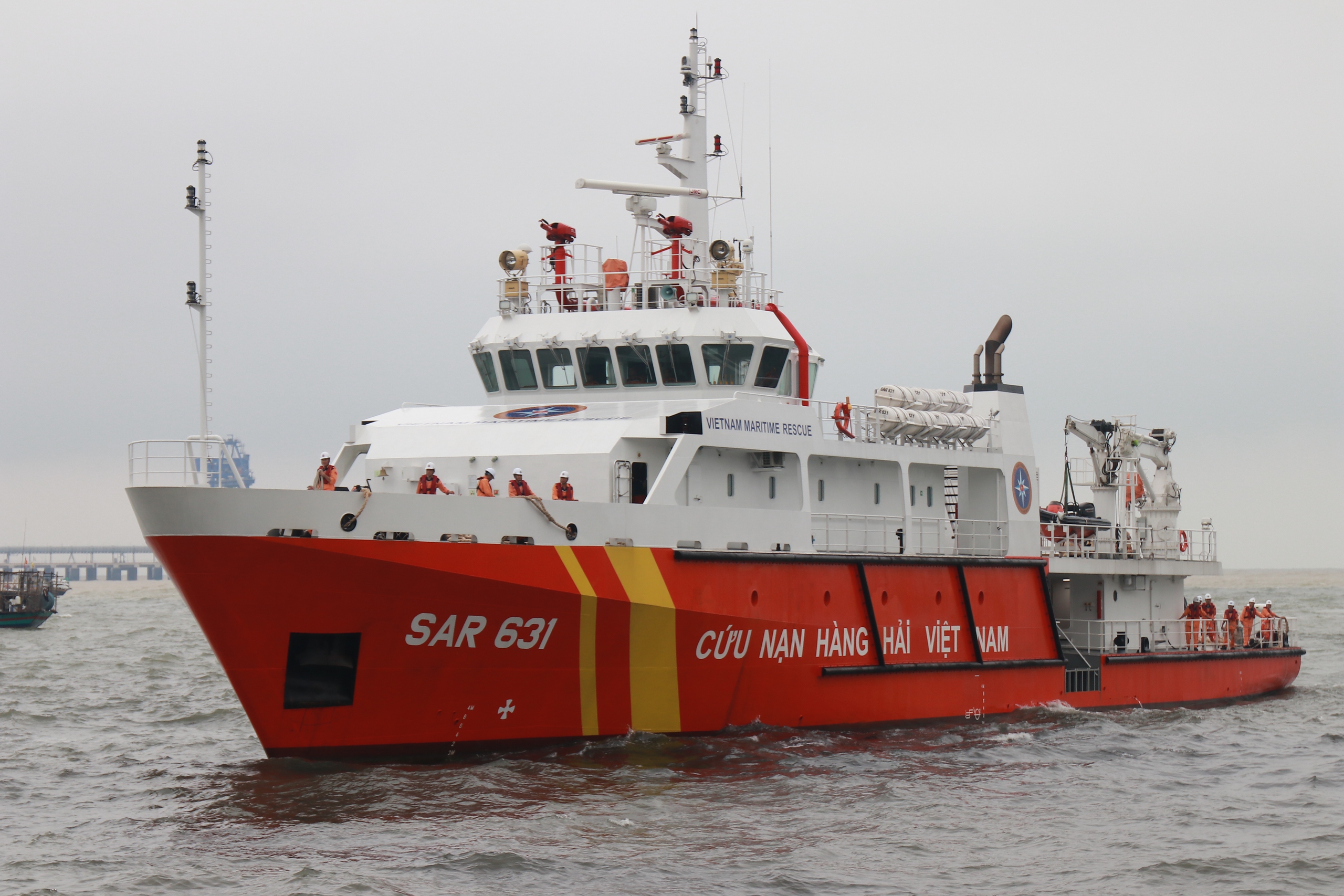 Thuyền vi&ecirc;n bị ch&igrave;m t&agrave;u ngo&agrave;i khơi Vũng &Aacute;ng: Bật kh&oacute;c nghĩ m&igrave;nh kh&ocirc;ng c&ograve;n cơ hội sống- Ảnh 1.