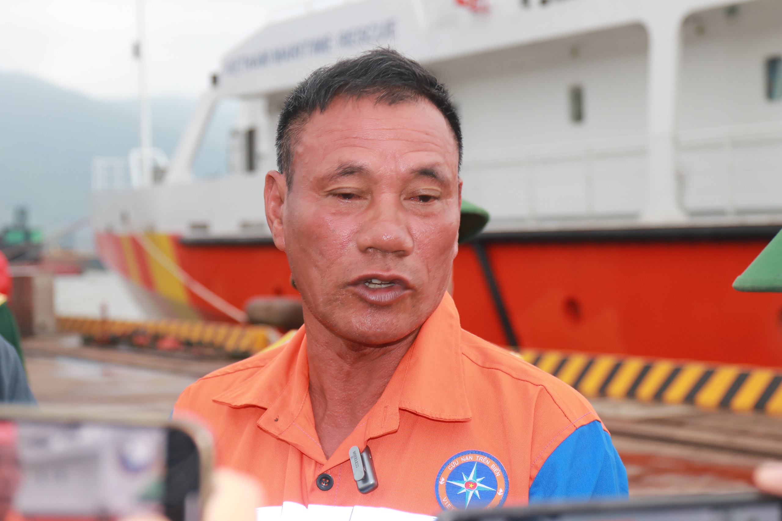 Thuyền vi&ecirc;n bị ch&igrave;m t&agrave;u ngo&agrave;i khơi Vũng &Aacute;ng: Bật kh&oacute;c nghĩ m&igrave;nh kh&ocirc;ng c&ograve;n cơ hội sống- Ảnh 3.