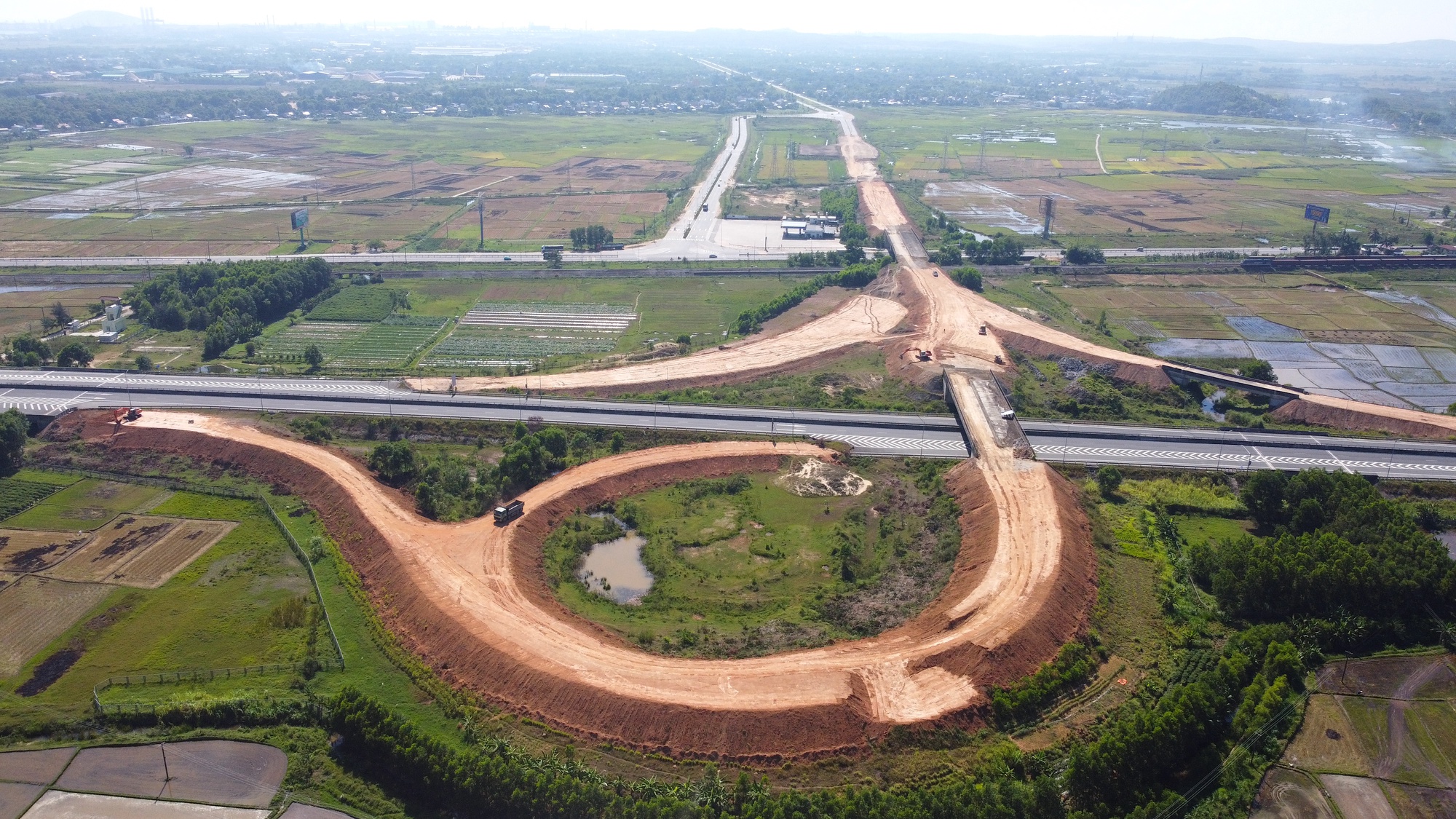 Cấp thiết n&acirc;ng cấp đường kết nối cảng Dung Quất với quốc lộ v&agrave; cao tốc- Ảnh 7.